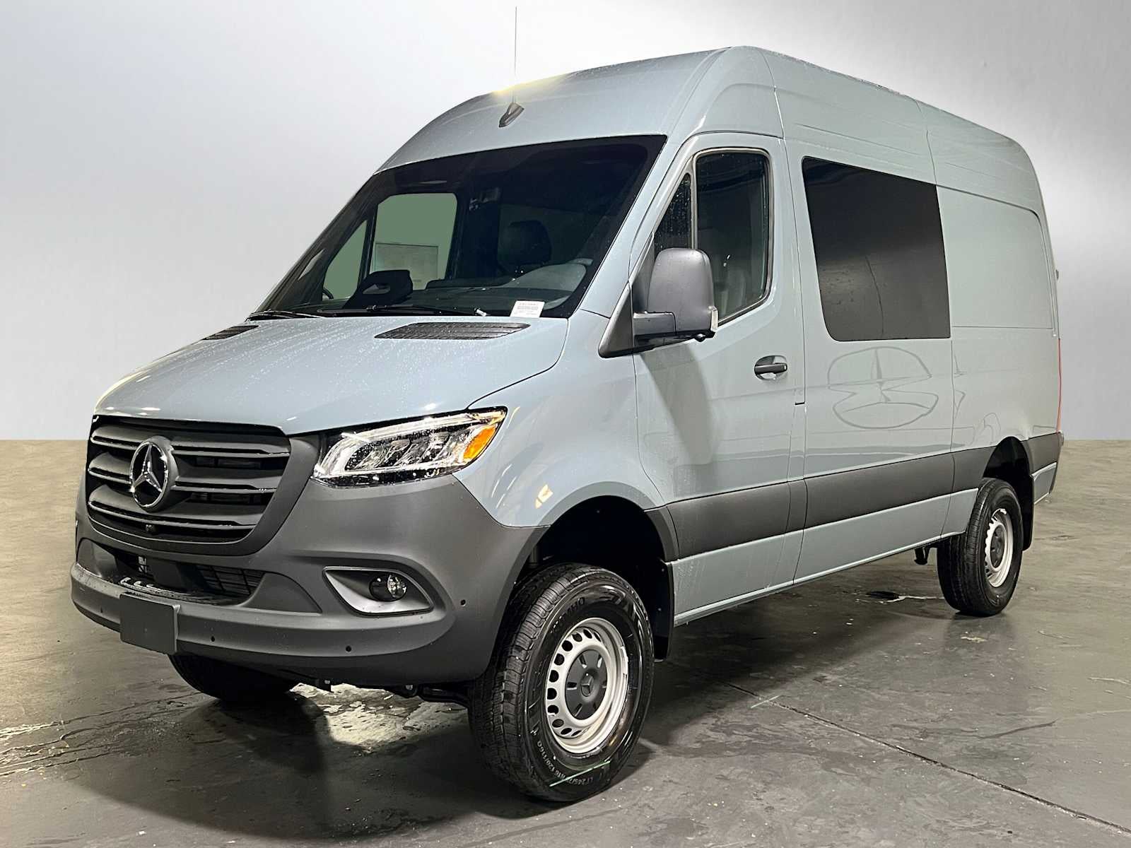 2026 Mercedes-Benz Sprinter 2500 Standard Roof I4 Diesel HO 144 AWD