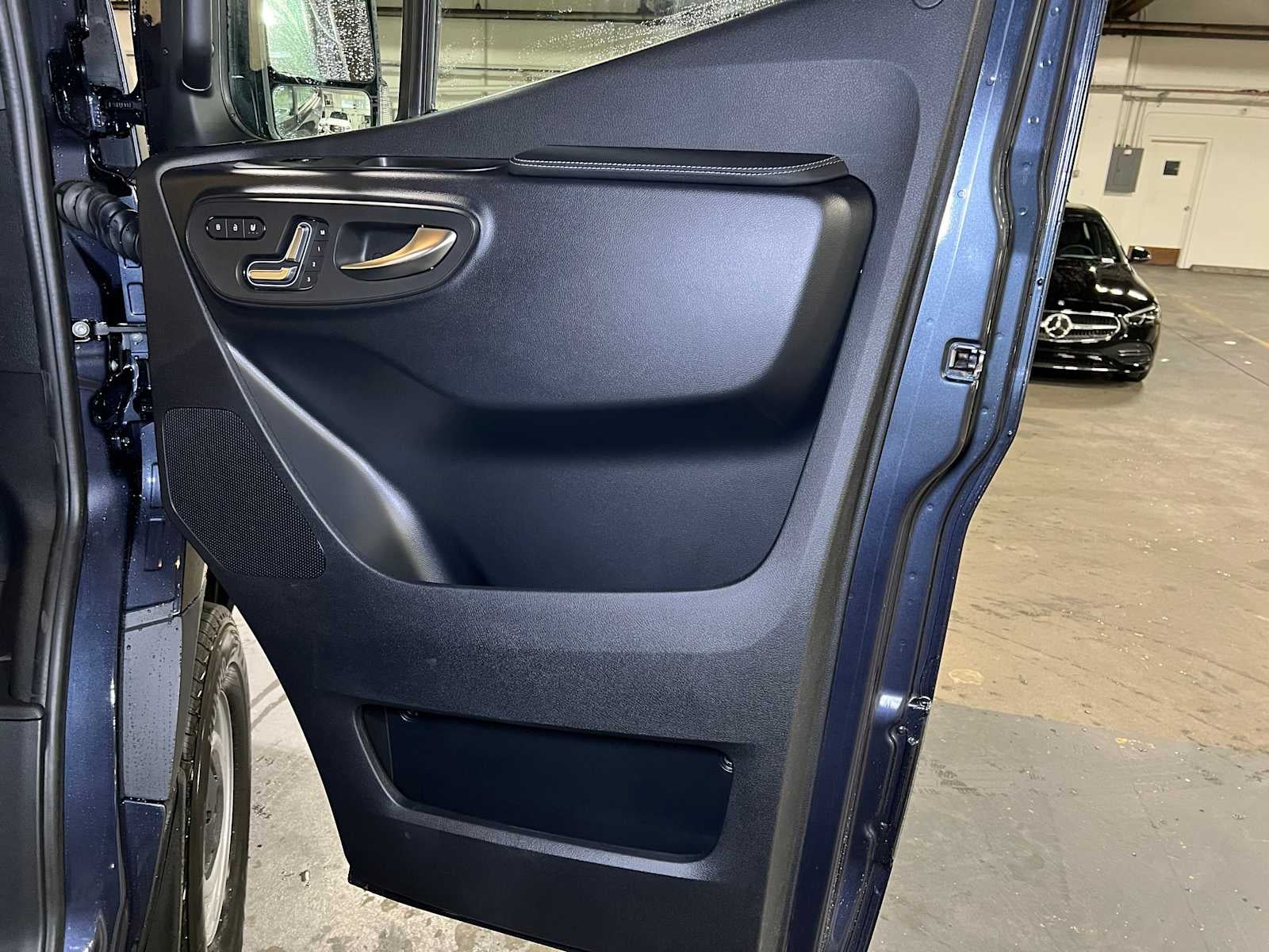 2026 Mercedes-Benz Sprinter 2500 Standard Roof I4 Diesel HO 144 AWD