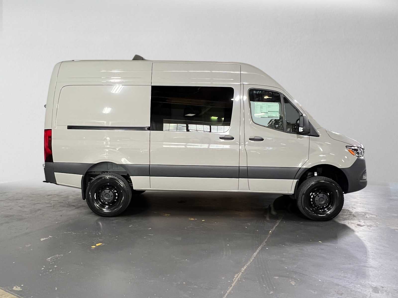 2026 Mercedes-Benz Sprinter 2500 Standard Roof I4 Diesel HO 144 AWD