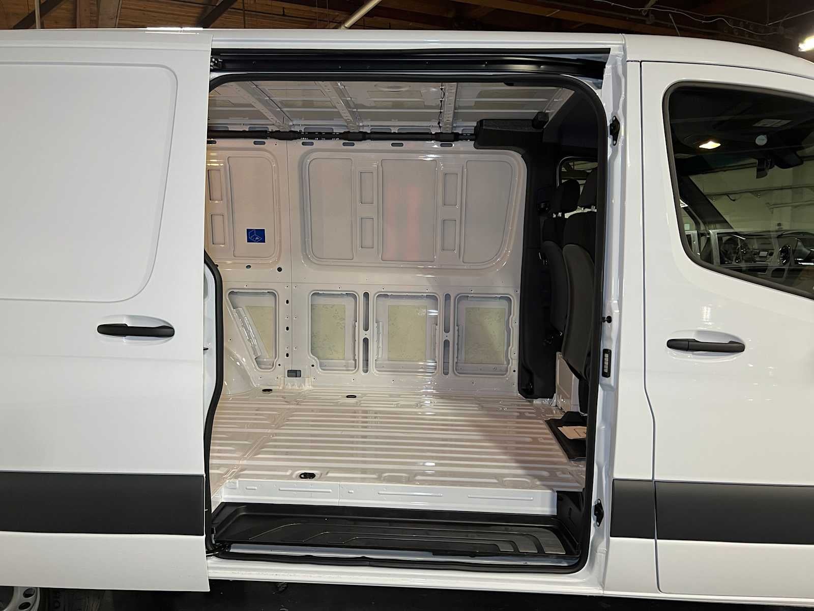 2025 Mercedes-Benz Sprinter Cargo Van 2500 Standard Roof I4 Diesel 144" RWD