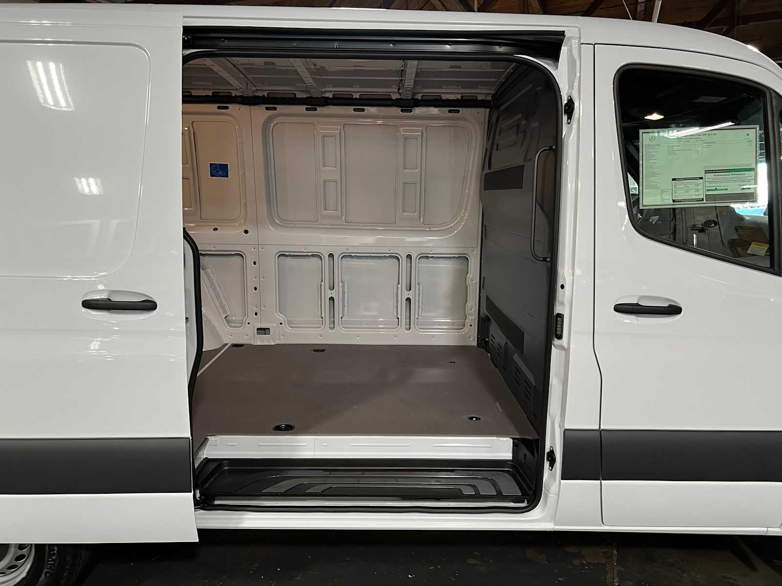 2026 Mercedes-Benz Sprinter 2500 Standard Roof I4 Diesel 144 RWD