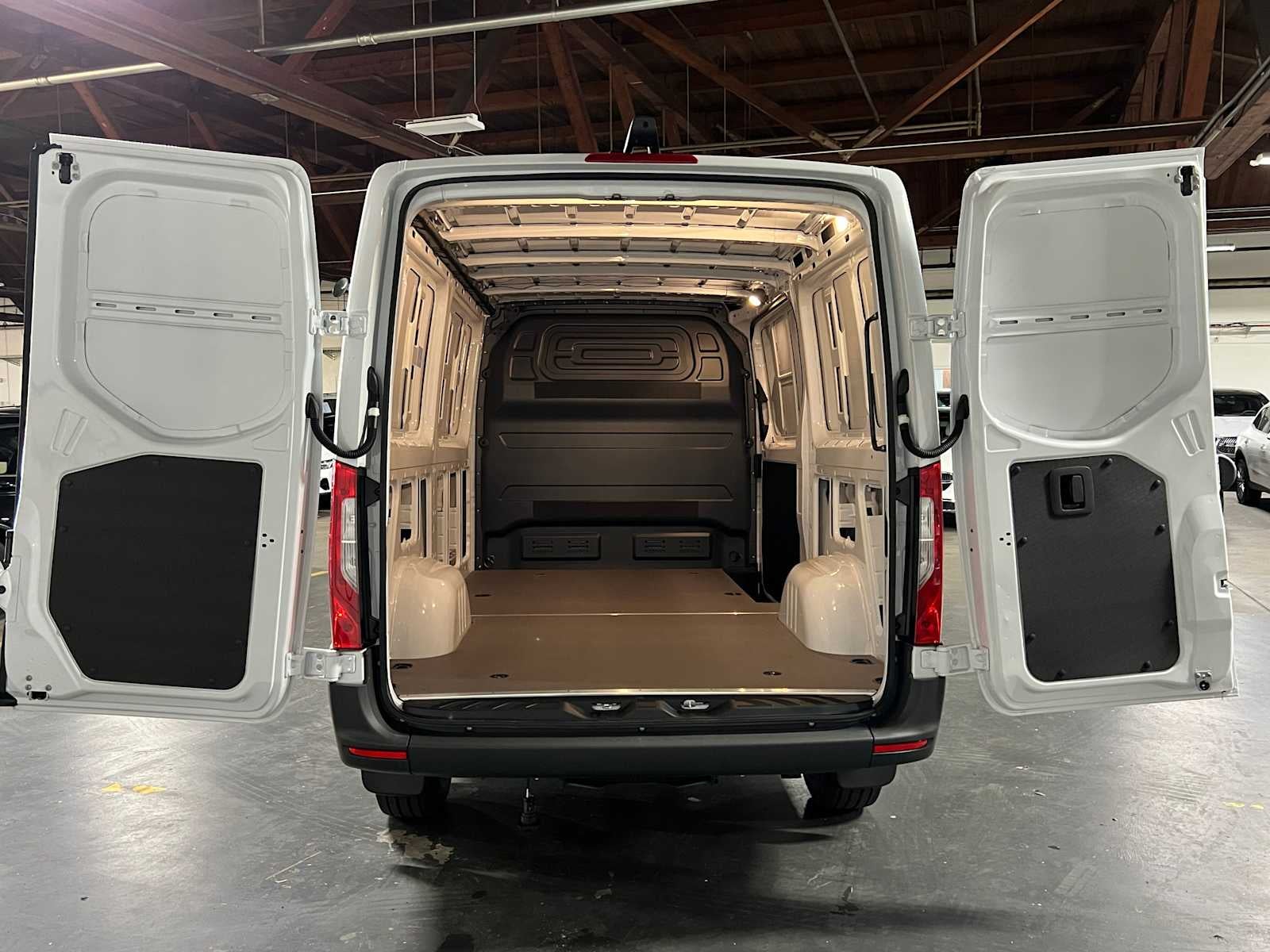 2026 Mercedes-Benz Sprinter 2500 Standard Roof I4 Diesel 144 RWD