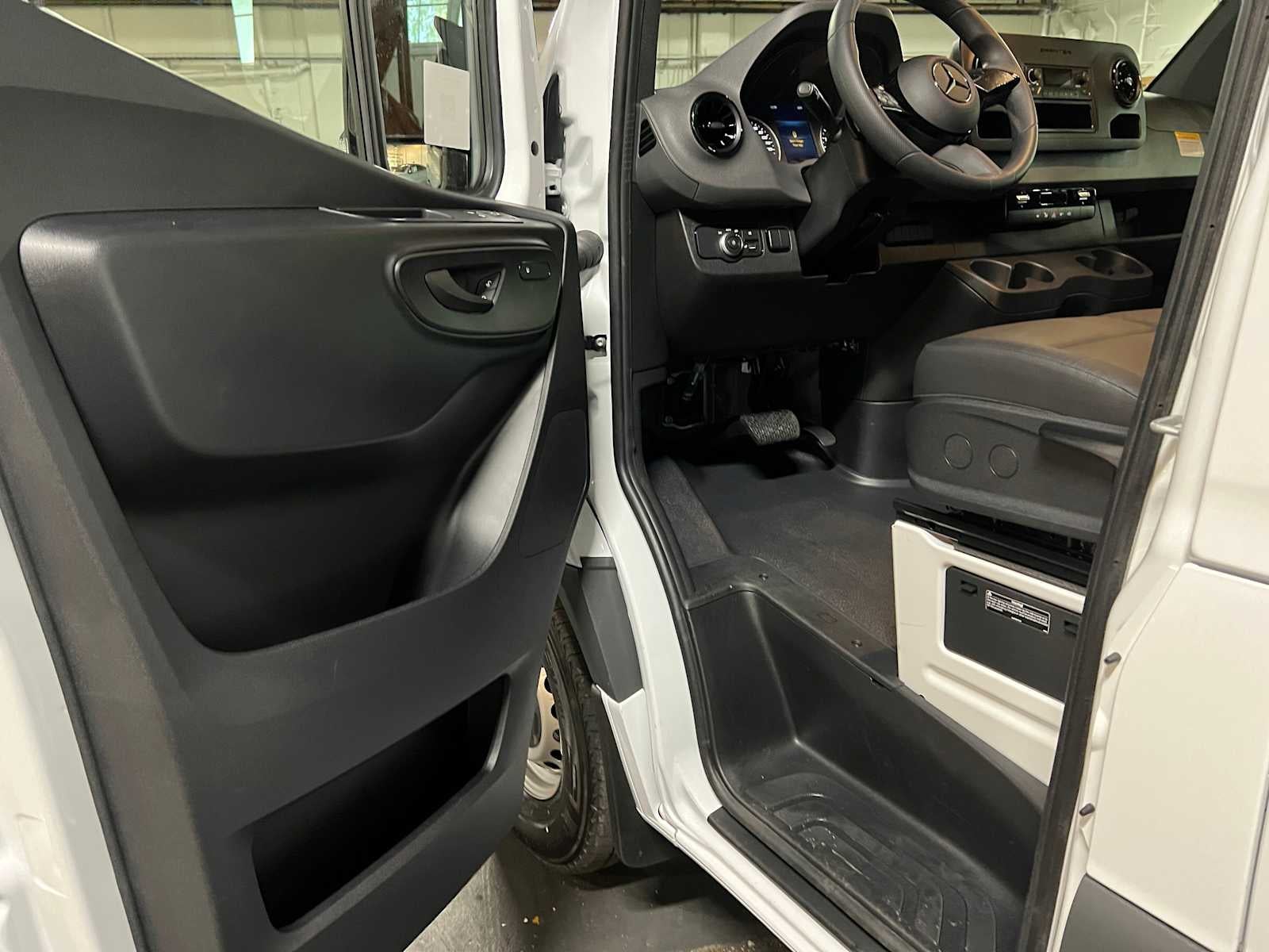 2026 Mercedes-Benz Sprinter 2500 Standard Roof I4 Diesel 144 RWD