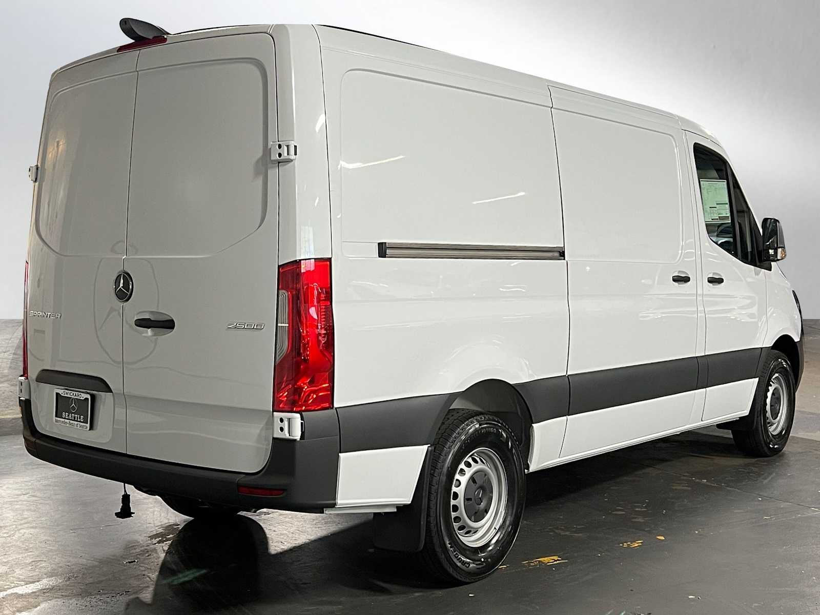 2026 Mercedes-Benz Sprinter 2500 Standard Roof I4 Diesel 144 RWD