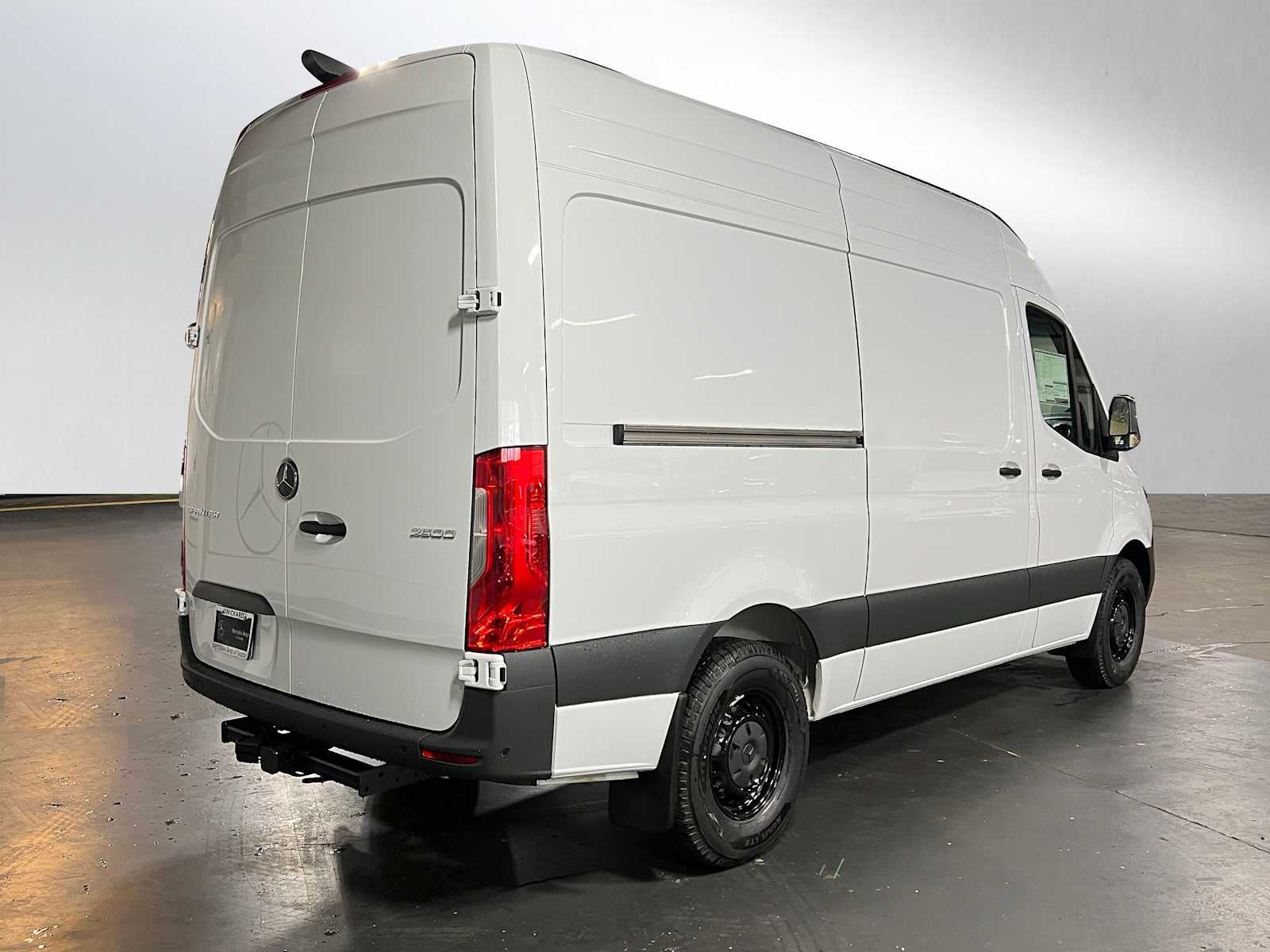 2026 Mercedes-Benz Sprinter 2500 Standard Roof I4 Diesel 144 RWD