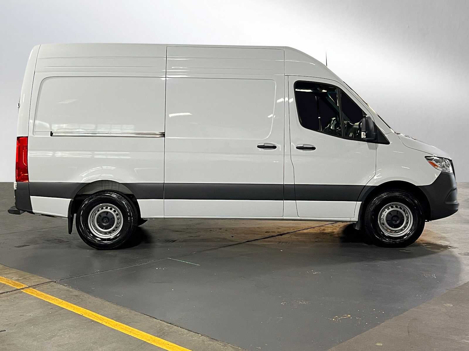 2025 Mercedes-Benz Sprinter Cargo Van 2500 Standard Roof I4 Diesel 144" RWD