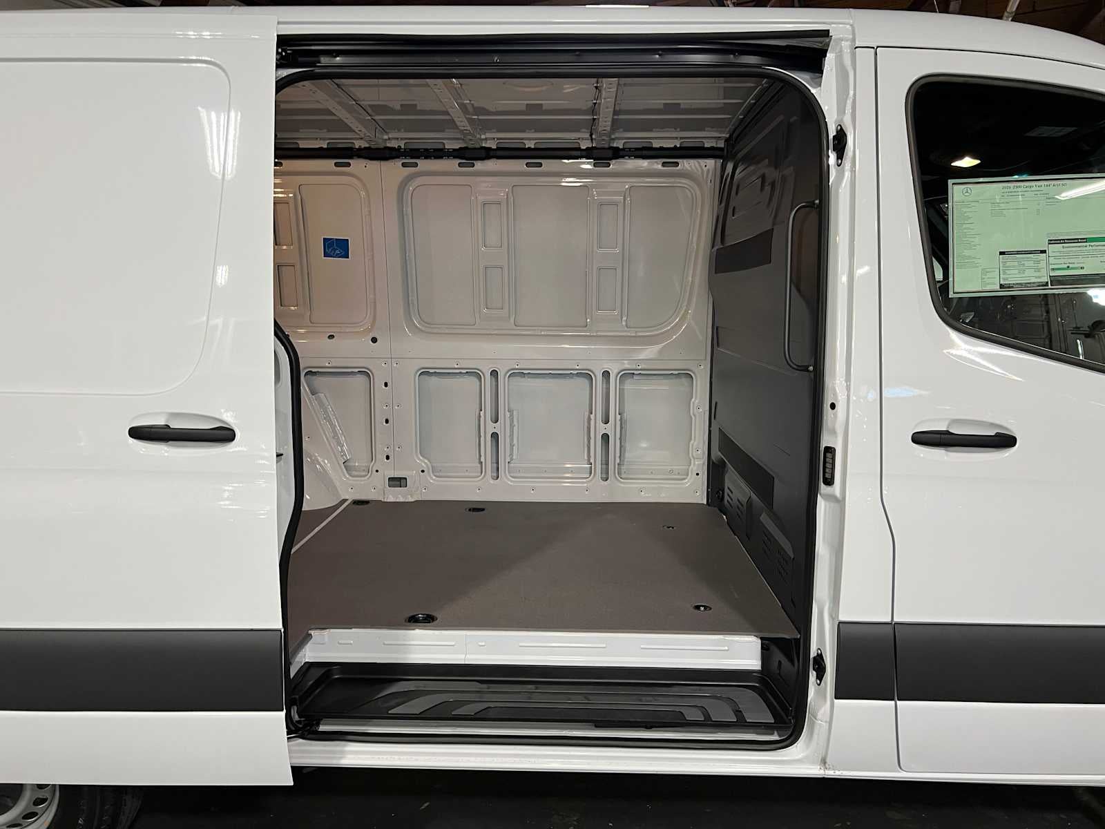 2026 Mercedes-Benz Sprinter 2500 Standard Roof I4 Diesel 144 RWD