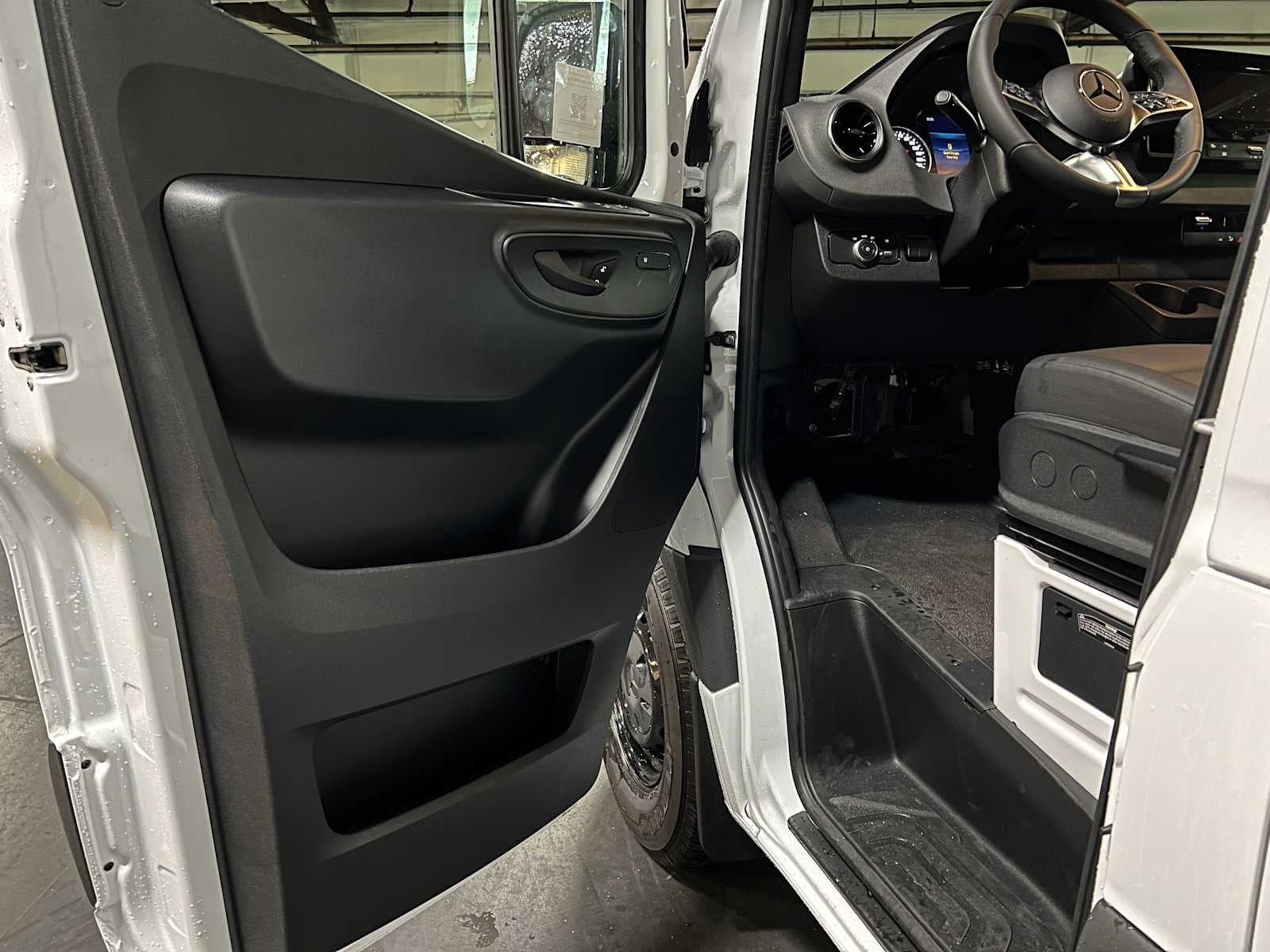 2026 Mercedes-Benz Sprinter 2500 Standard Roof I4 Diesel 144 RWD