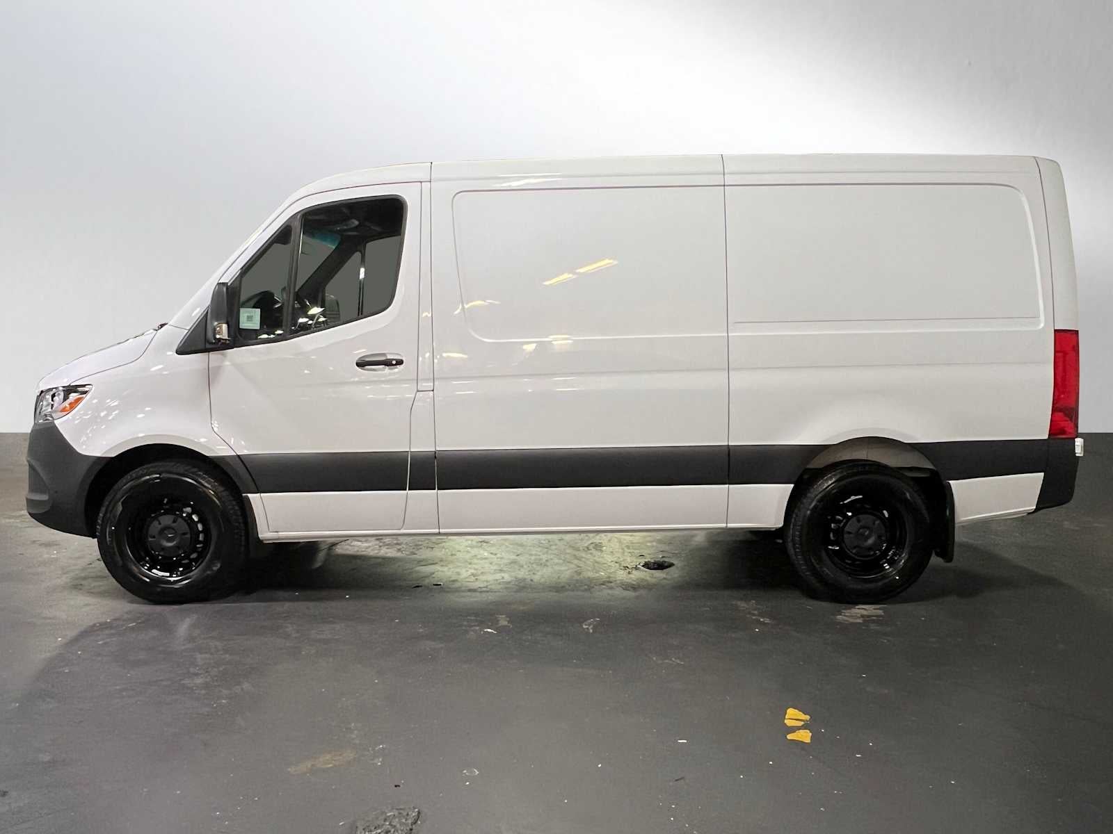 2026 Mercedes-Benz Sprinter 2500 Standard Roof I4 Diesel 144 RWD