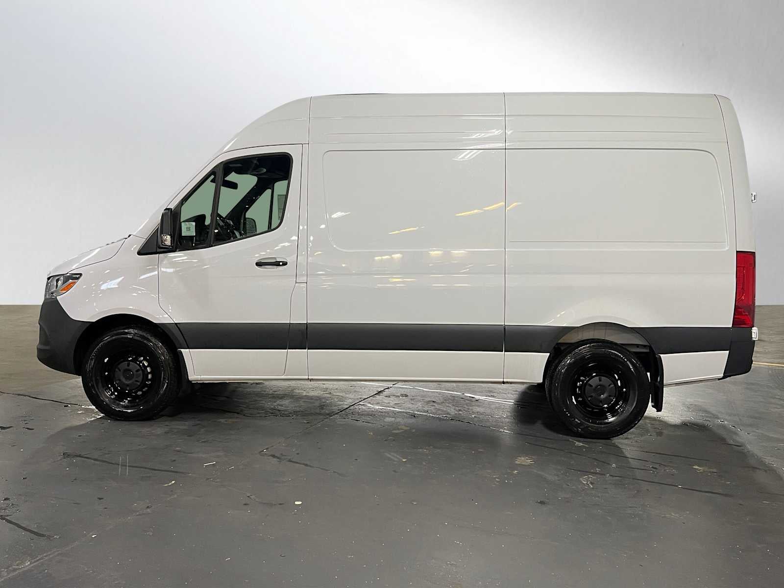 2025 Mercedes-Benz Sprinter Cargo Van 2500 Standard Roof I4 Diesel 144" RWD