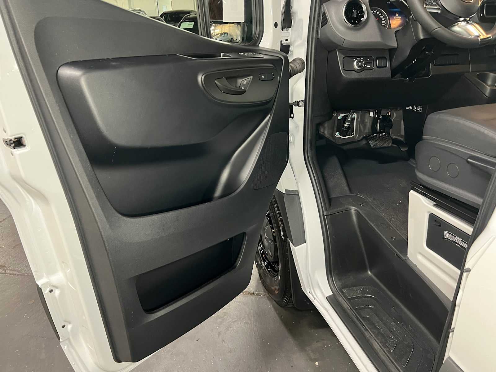 2026 Mercedes-Benz Sprinter 2500 Standard Roof I4 Diesel 144 RWD