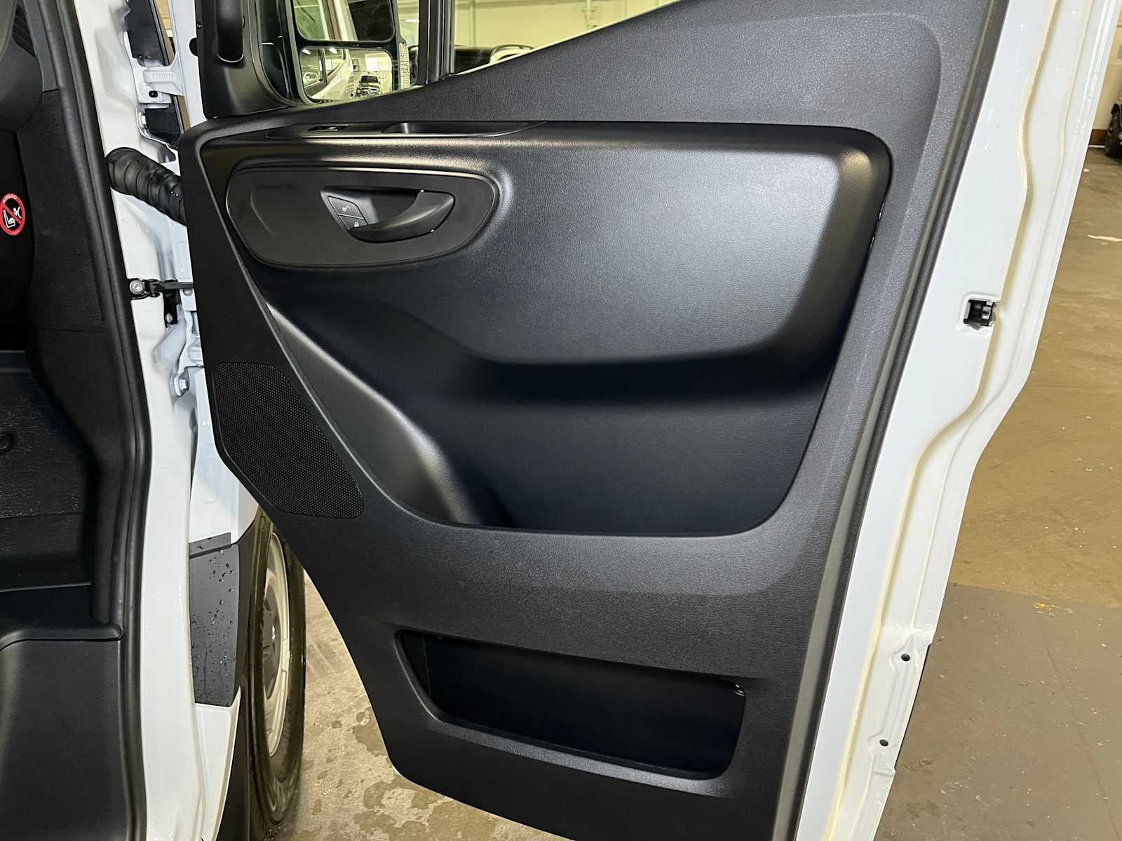 2025 Mercedes-Benz Sprinter Cargo Van 2500 Standard Roof I4 Diesel 144" RWD