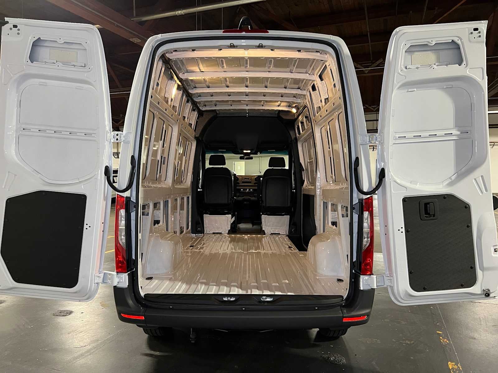 2025 Mercedes-Benz Sprinter Cargo Van 2500 Standard Roof I4 Diesel 144" RWD