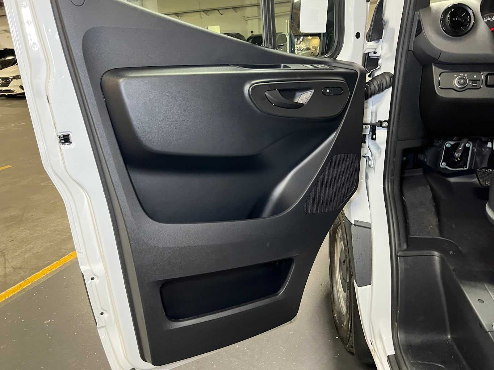 2025 Mercedes-Benz Sprinter Cargo Van 2500 Standard Roof I4 Diesel 144" RWD
