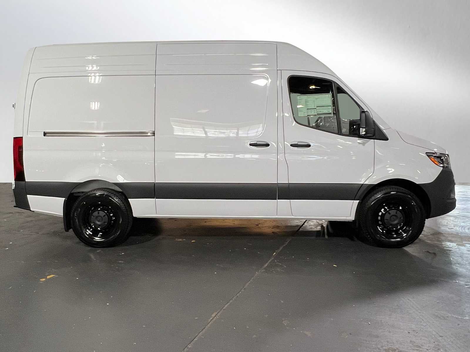 2026 Mercedes-Benz Sprinter 2500 Standard Roof I4 Diesel 144 RWD