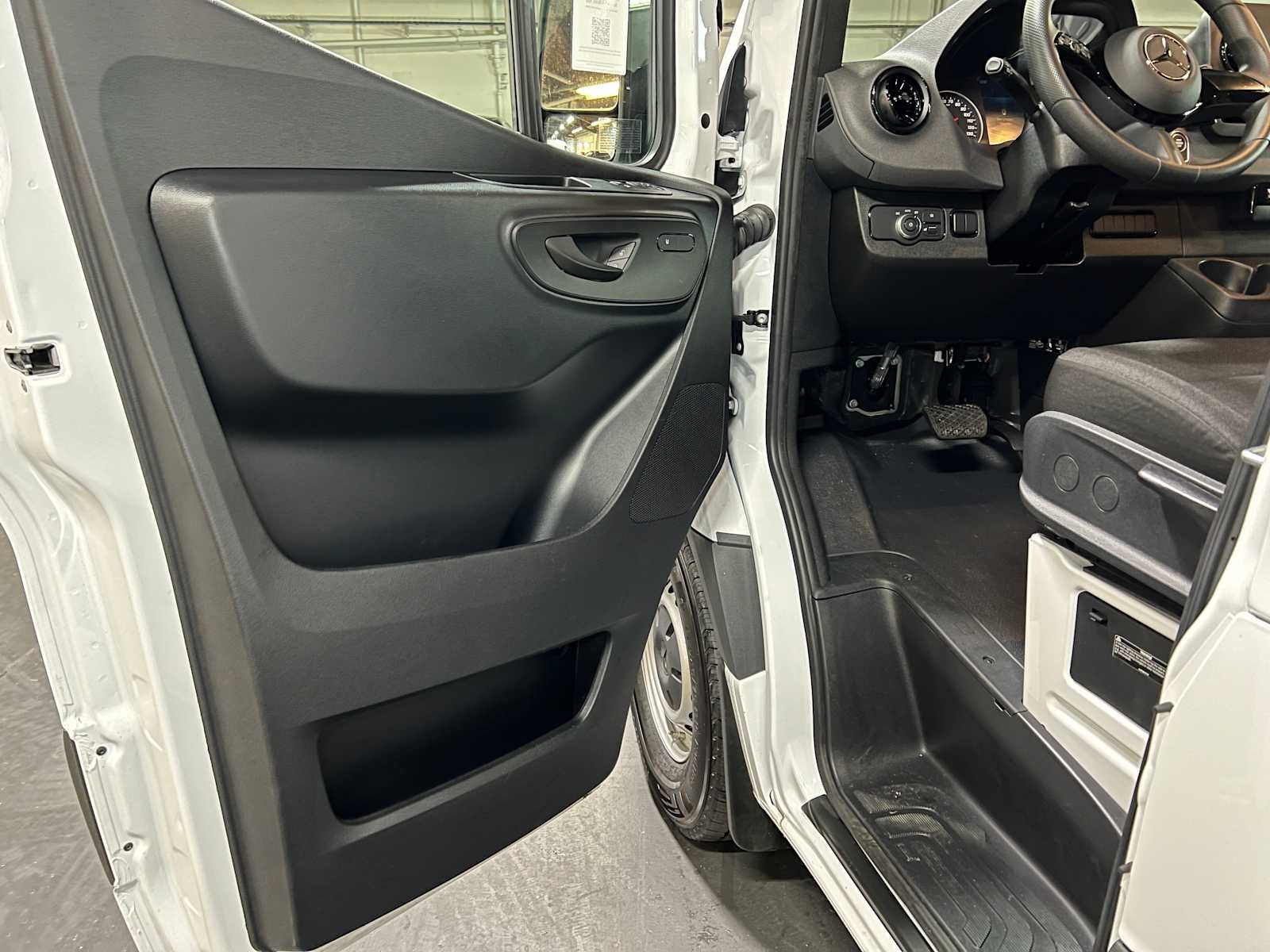 2025 Mercedes-Benz Sprinter Cargo Van 2500 High Roof I4 Diesel 170 RWD