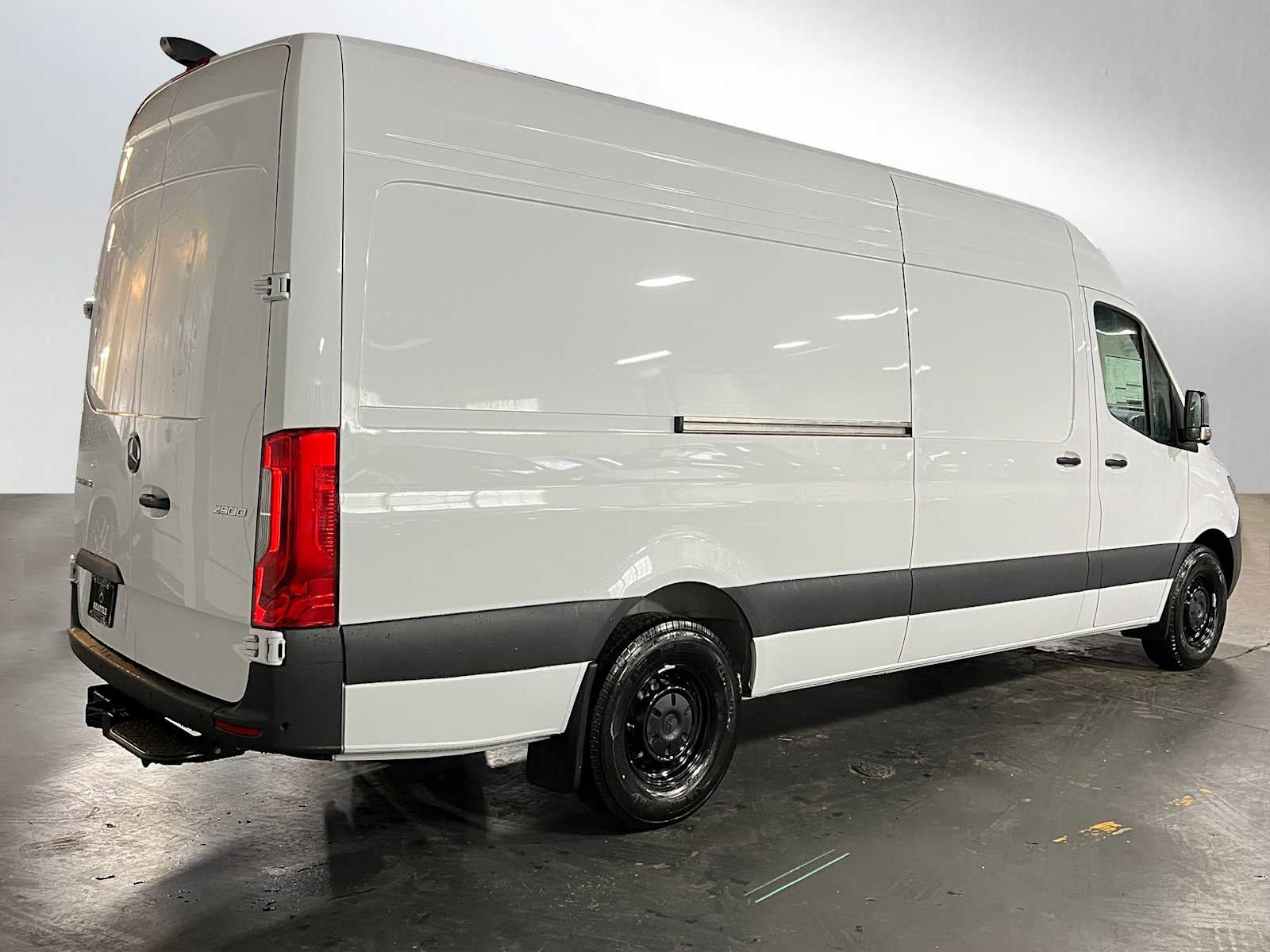 2026 Mercedes-Benz Sprinter 2500 High Roof I4 Diesel 170 RWD
