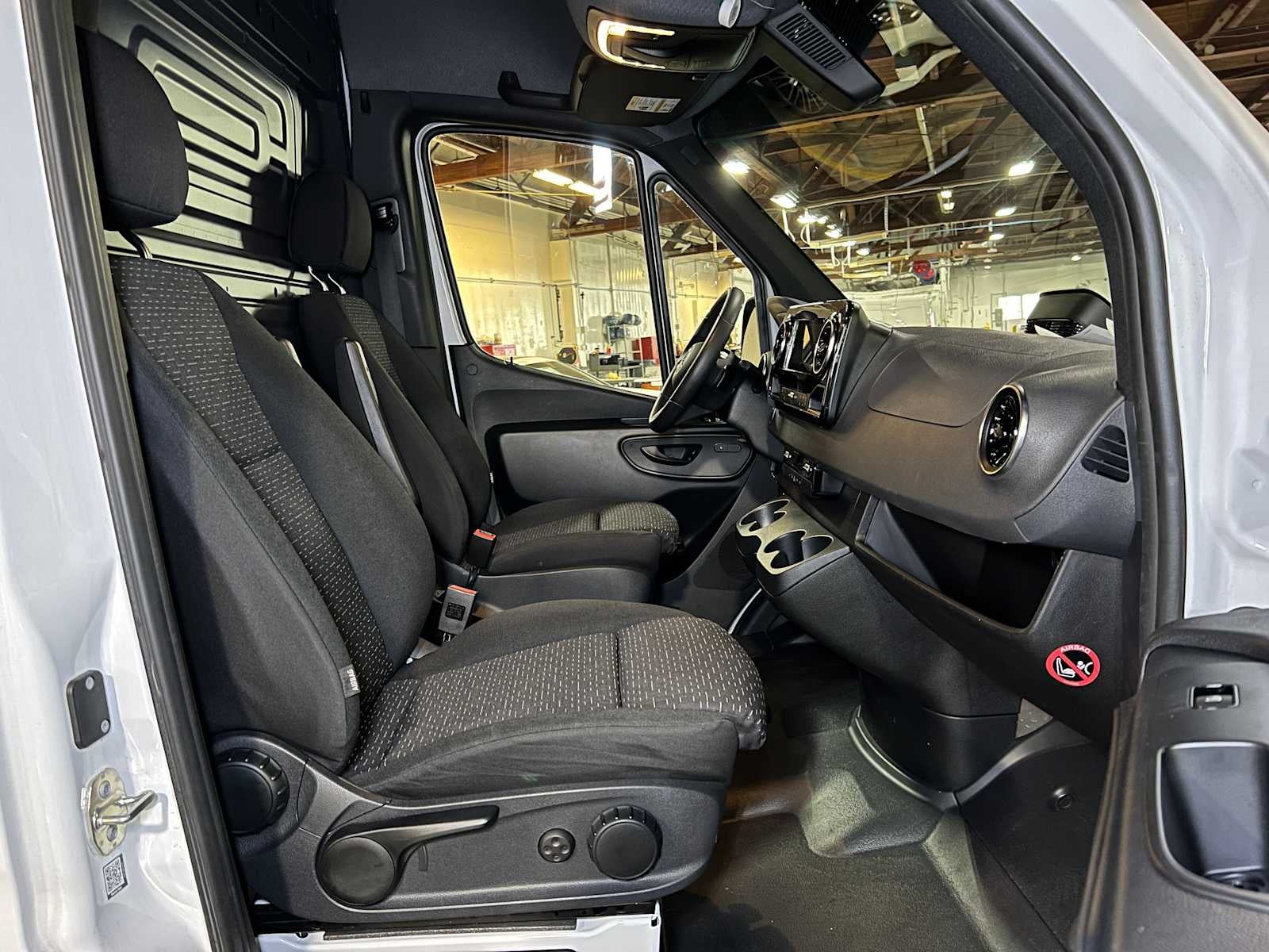 2025 Mercedes-Benz Sprinter 2500 Standard Roof I4 Diesel HO 144" RWD