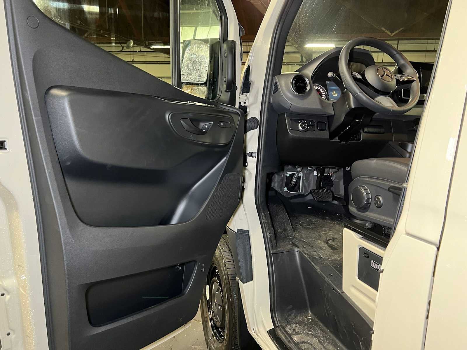 2025 Mercedes-Benz Sprinter Cargo Van 2500 Standard Roof I4 Diesel HO 144 AWD
