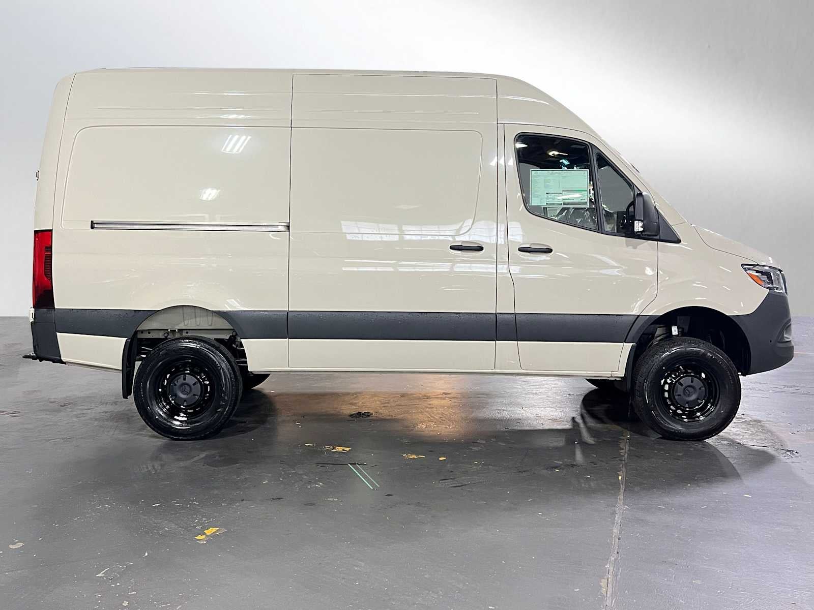 2026 Mercedes-Benz Sprinter 2500 Standard Roof I4 Diesel HO 144 AWD