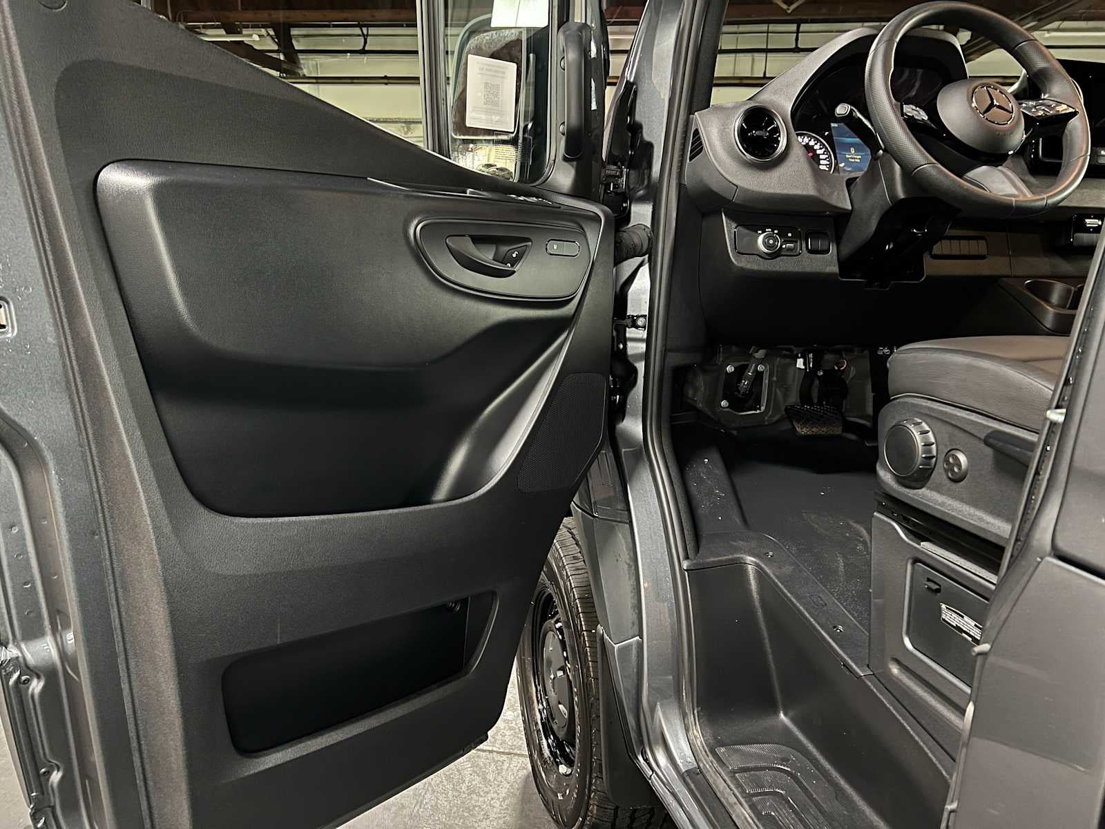 2025 Mercedes-Benz Sprinter Cargo Van 2500 Standard Roof I4 Diesel HO 144 AWD