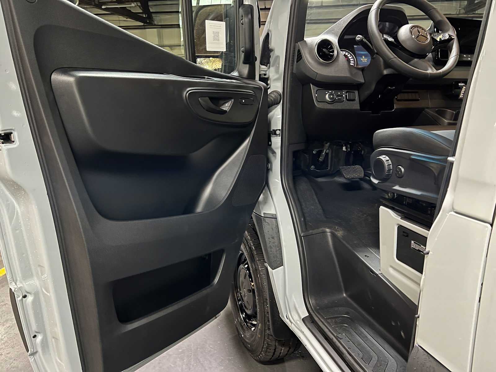 2025 Mercedes-Benz Sprinter Cargo Van 2500 Standard Roof I4 Diesel HO 144 AWD