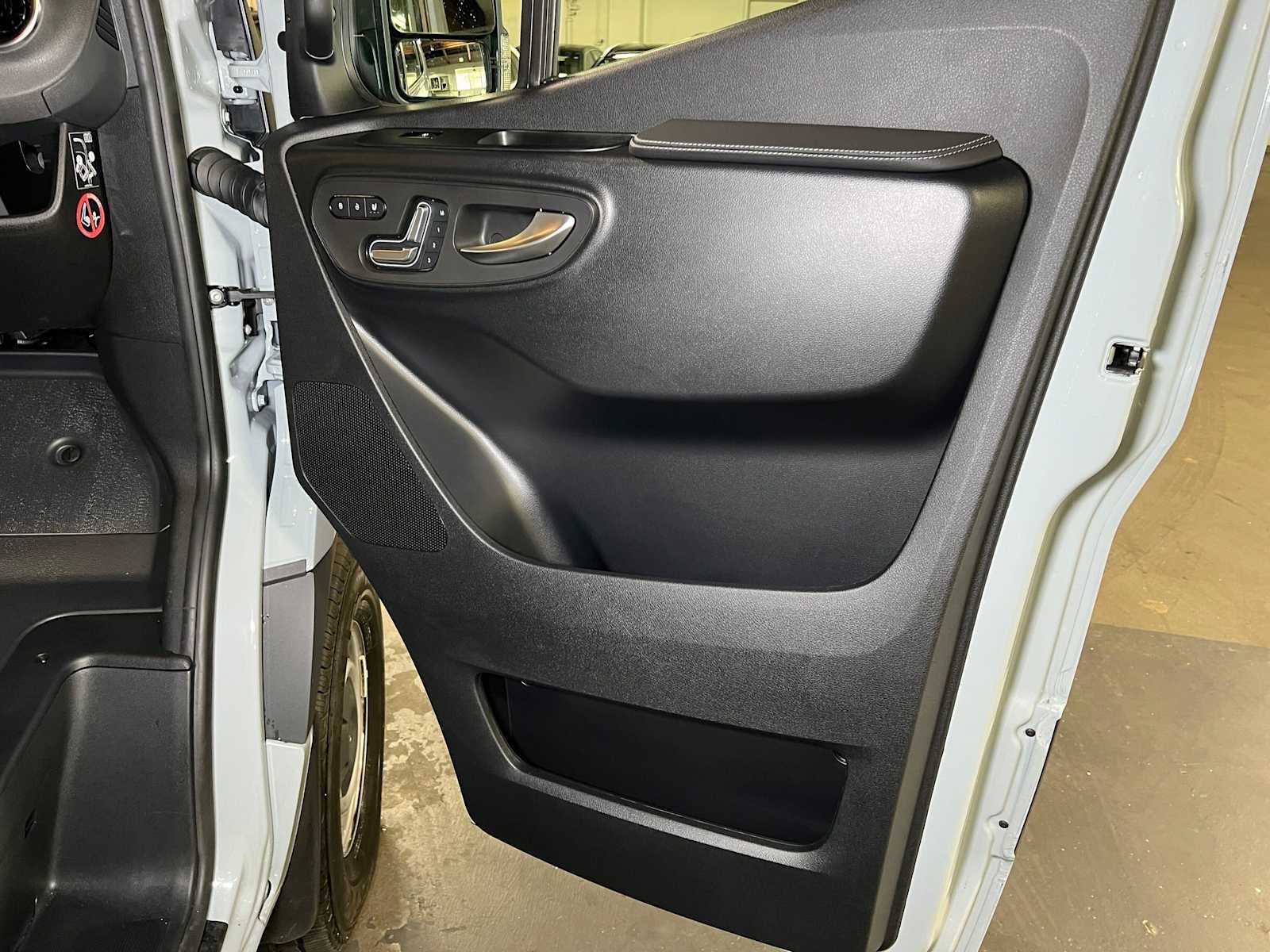 2026 Mercedes-Benz Sprinter 2500 Standard Roof I4 Diesel HO 144 AWD