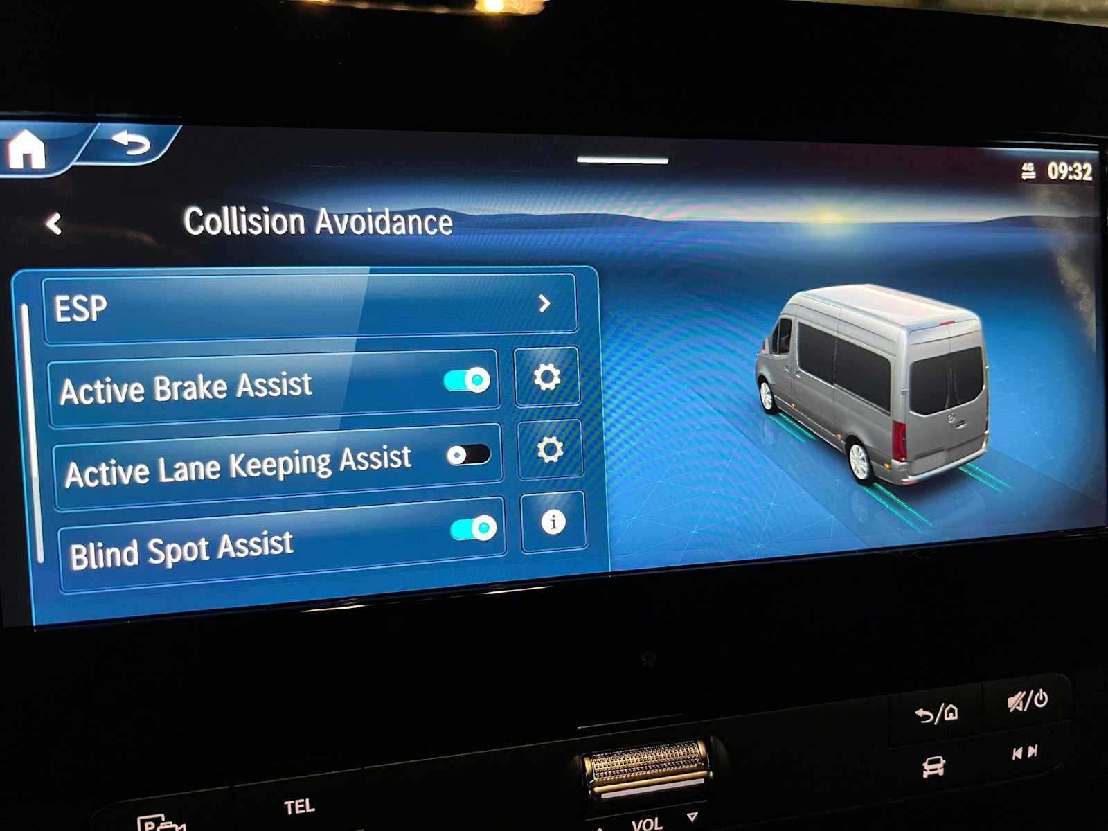 2026 Mercedes-Benz Sprinter 2500 Standard Roof I4 Diesel HO 144 AWD