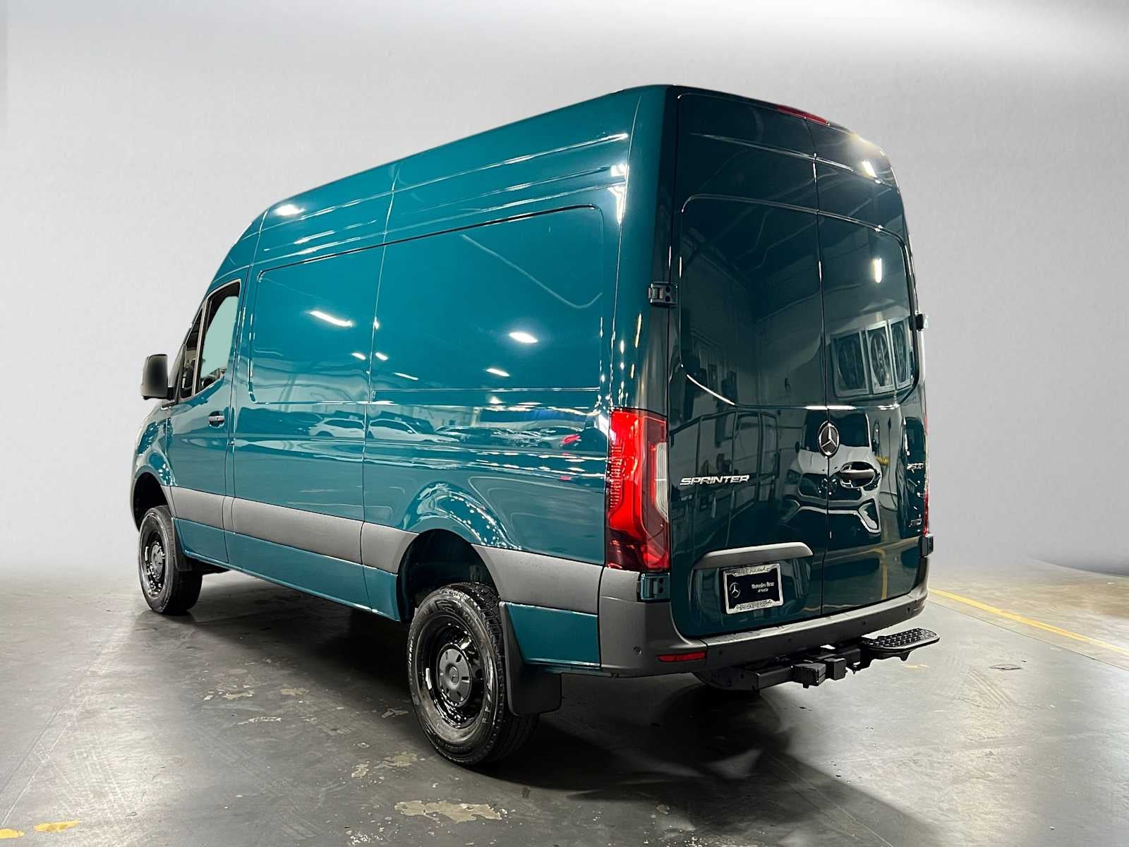 2026 Mercedes-Benz Sprinter 2500 Standard Roof I4 Diesel HO 144 AWD