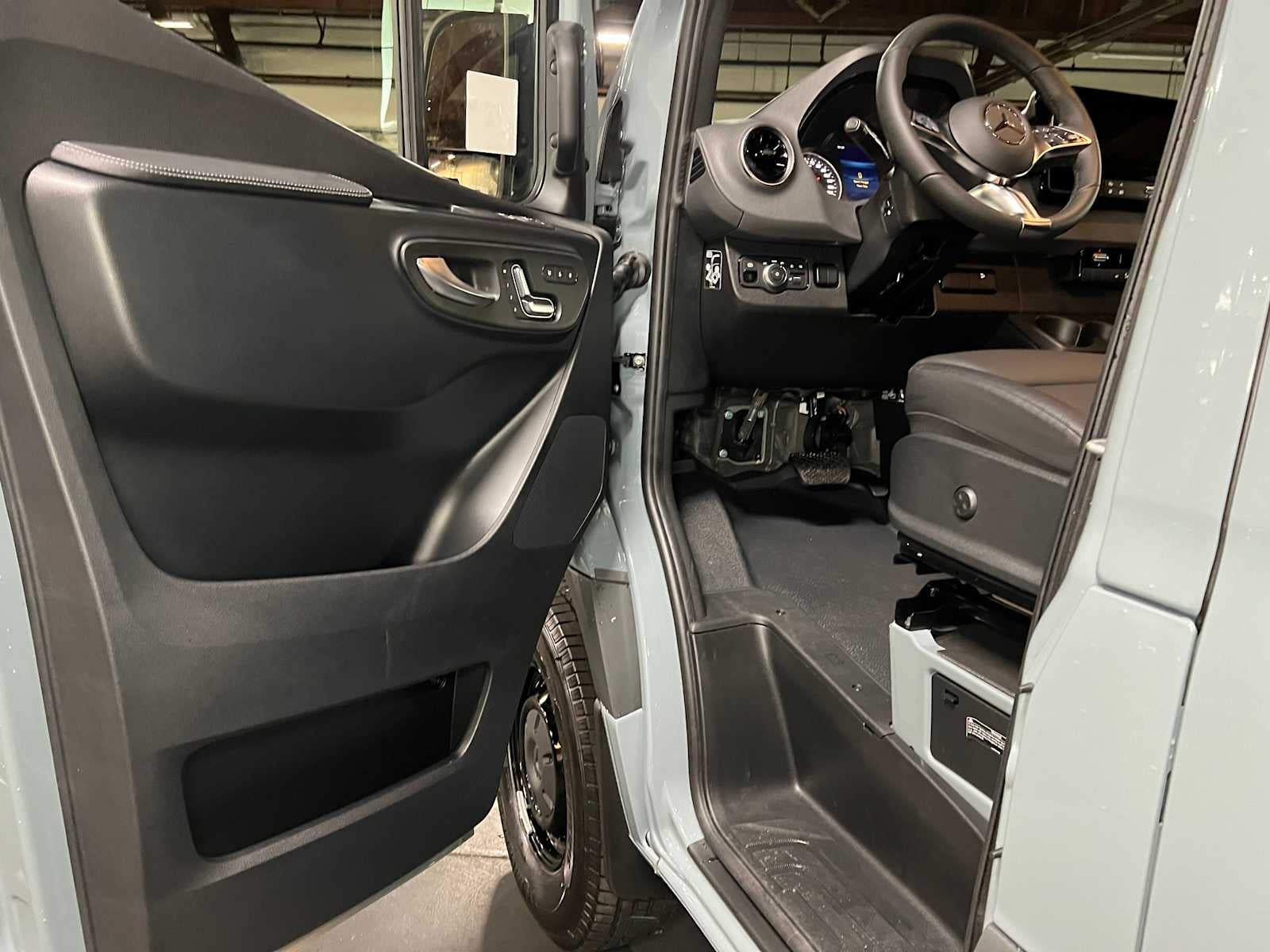 2026 Mercedes-Benz Sprinter 2500 Standard Roof I4 Diesel HO 144 AWD