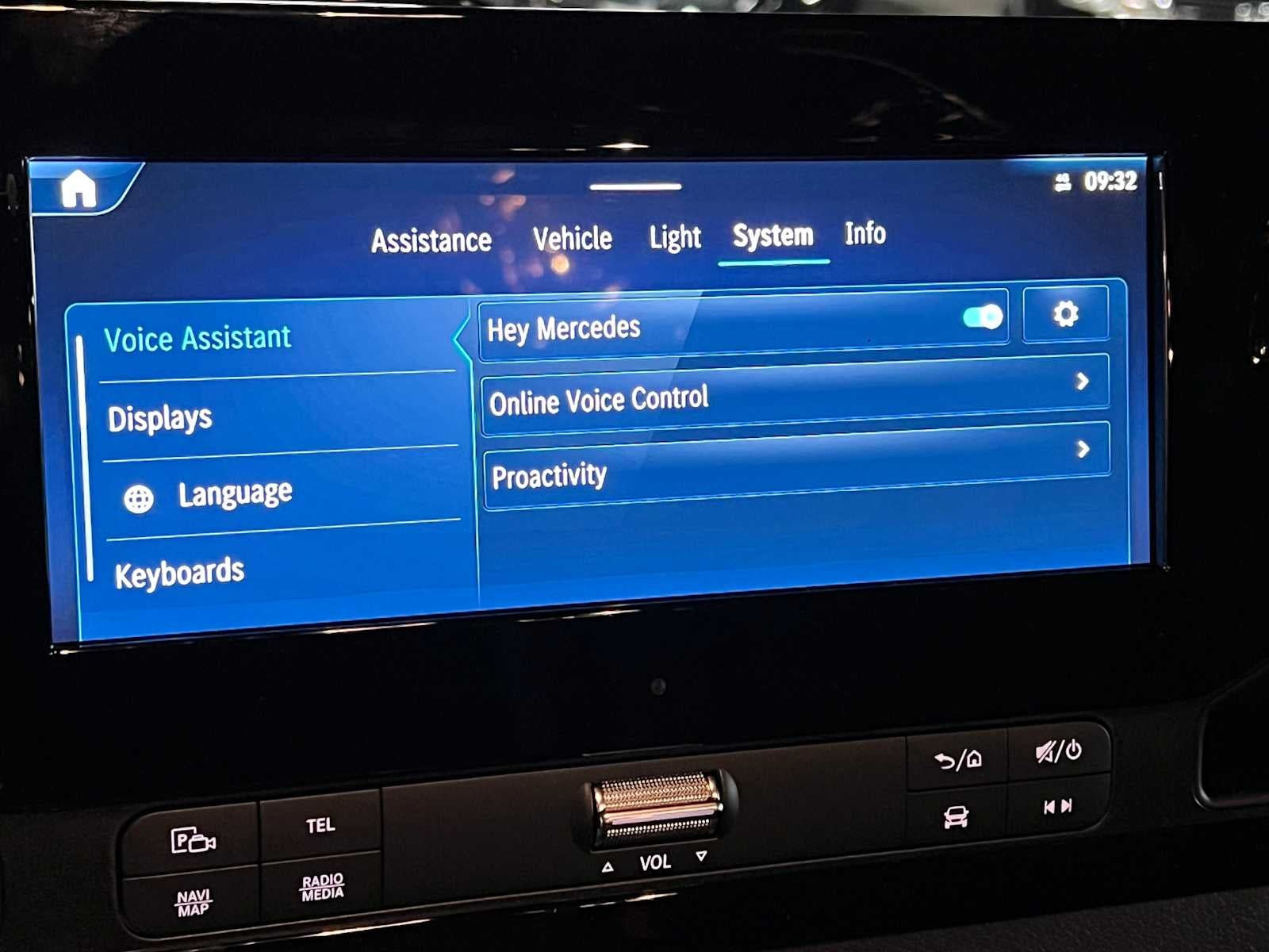 2026 Mercedes-Benz Sprinter 2500 Standard Roof I4 Diesel HO 144 AWD