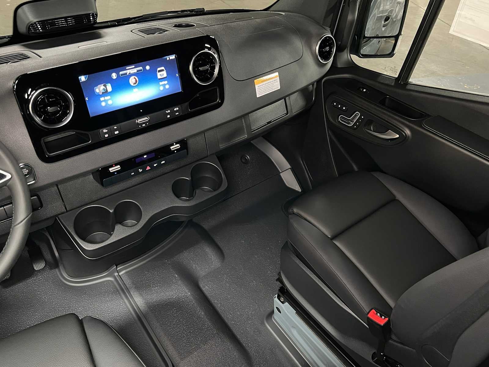 2026 Mercedes-Benz Sprinter 2500 Standard Roof I4 Diesel HO 144 AWD