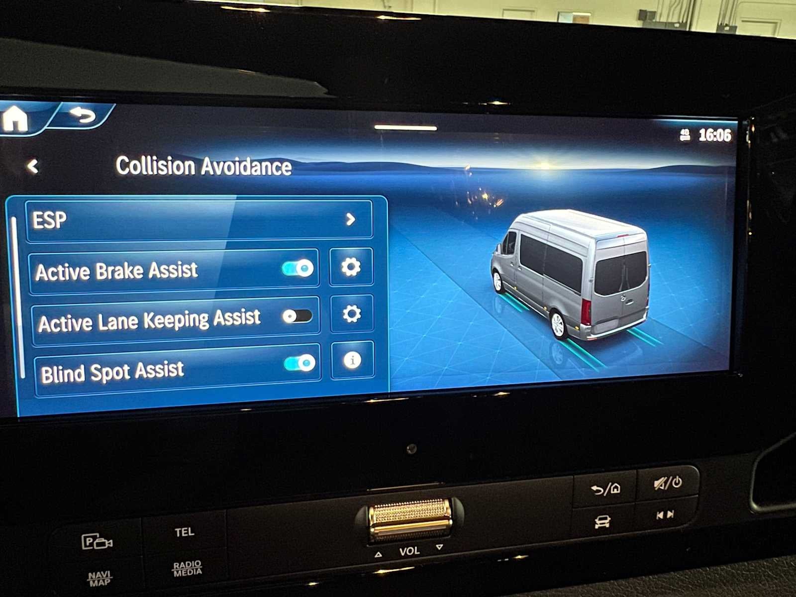 2026 Mercedes-Benz Sprinter 2500 Standard Roof I4 Diesel HO 144 AWD