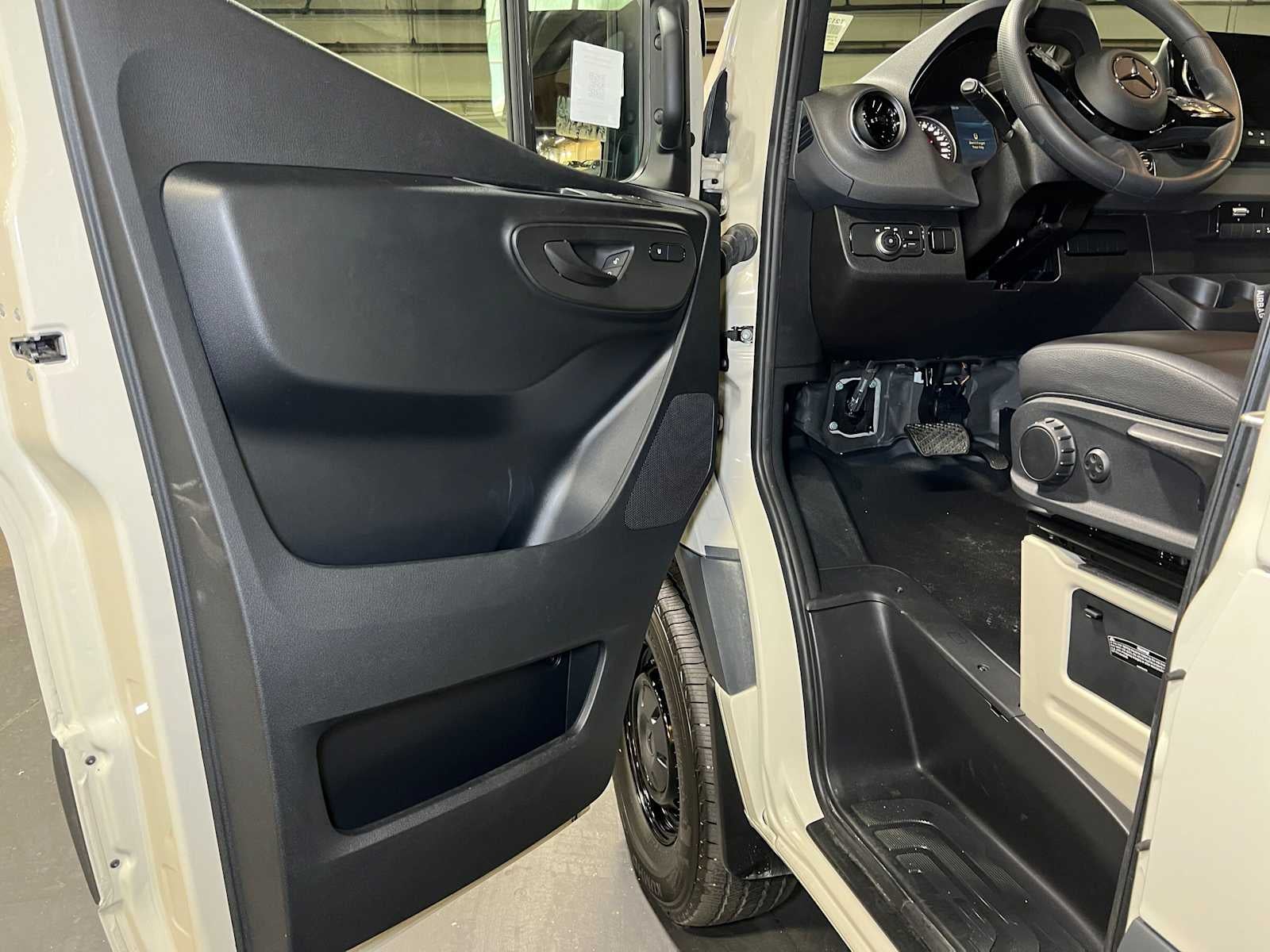 2025 Mercedes-Benz Sprinter Cargo Van 2500 Standard Roof I4 Diesel HO 144 AWD
