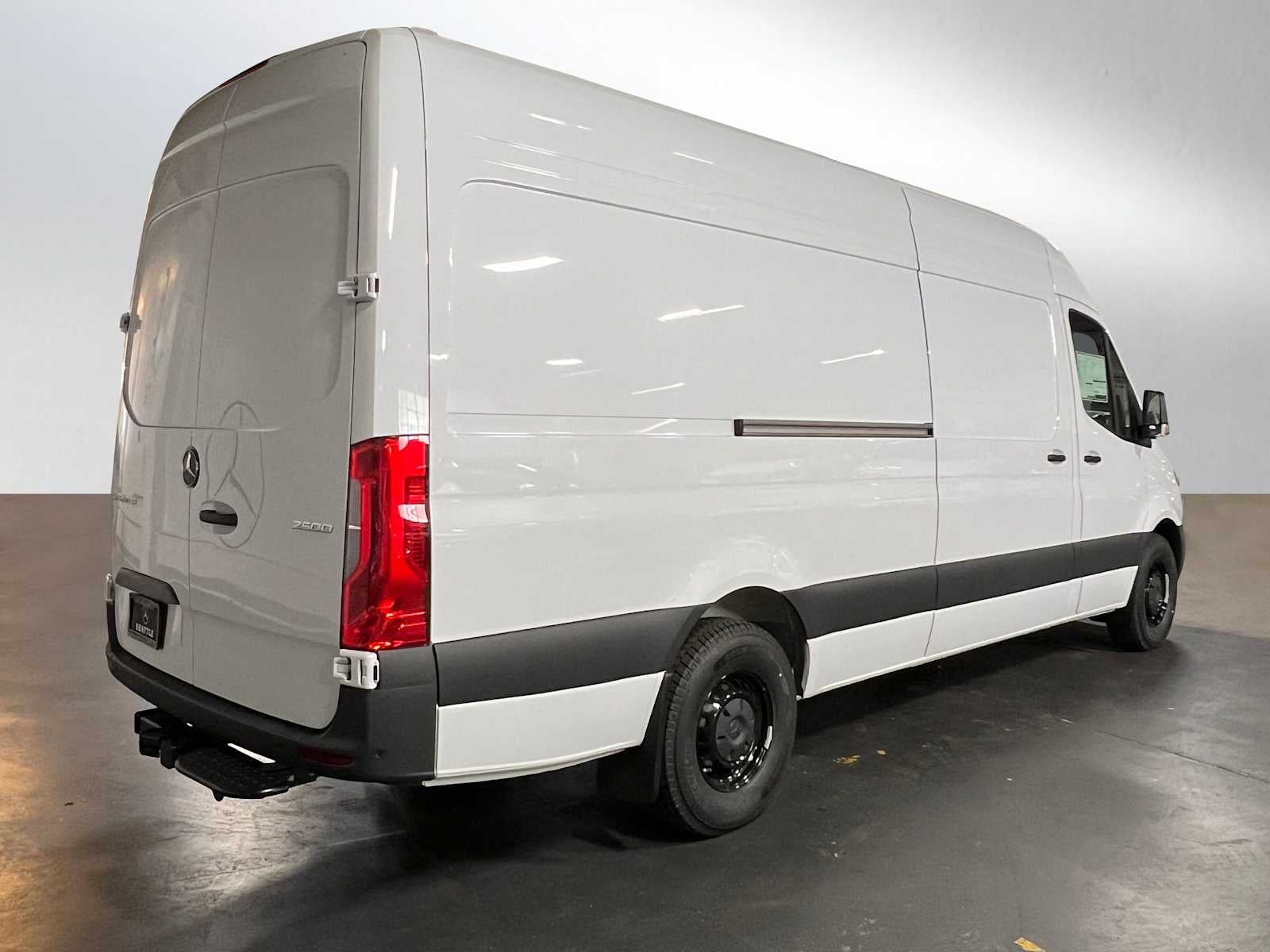 2026 Mercedes-Benz Sprinter 2500 High Roof I4 Diesel HO 170 RWD
