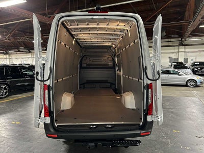 2026 Mercedes-Benz Sprinter 2500 High Roof I4 Diesel HO 170 RWD