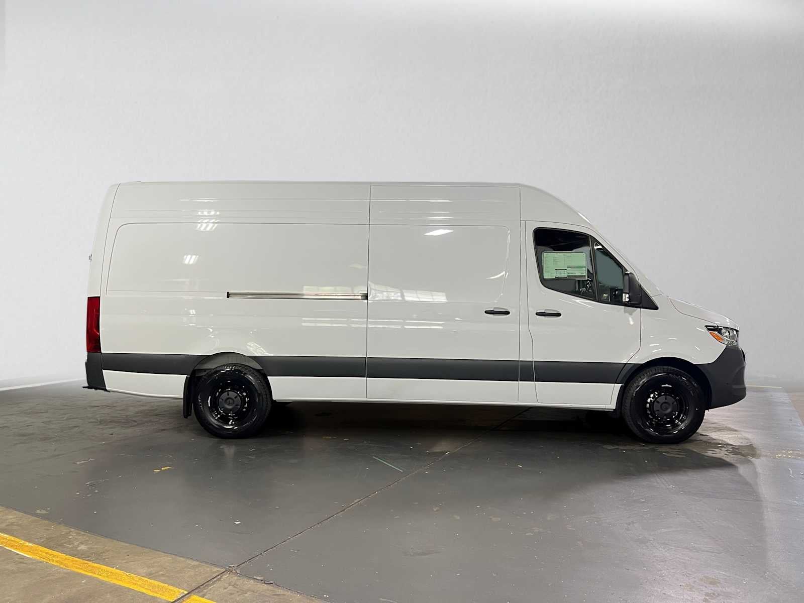 2026 Mercedes-Benz Sprinter 2500 High Roof I4 Diesel HO 170 RWD