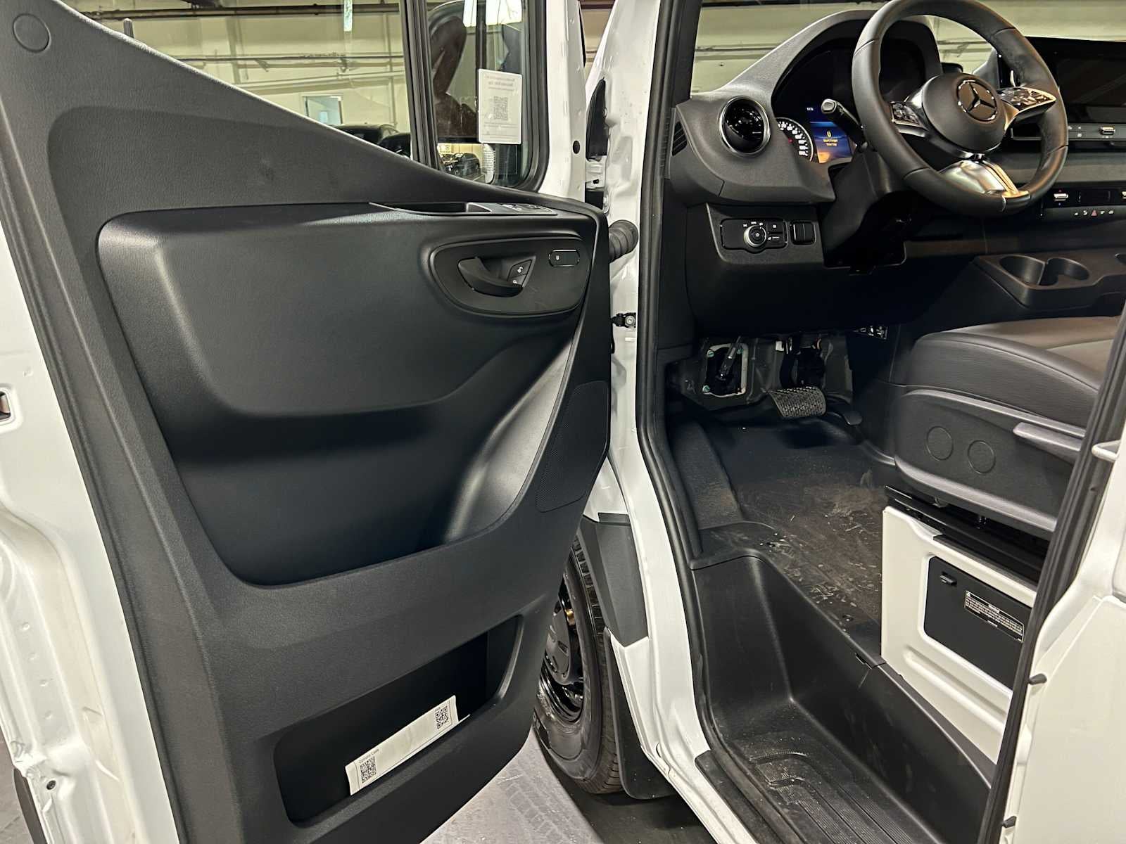 2026 Mercedes-Benz Sprinter 2500 High Roof I4 Diesel HO 170 RWD