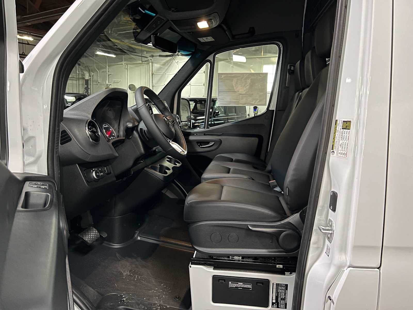 2026 Mercedes-Benz Sprinter 2500 High Roof I4 Diesel HO 170 RWD