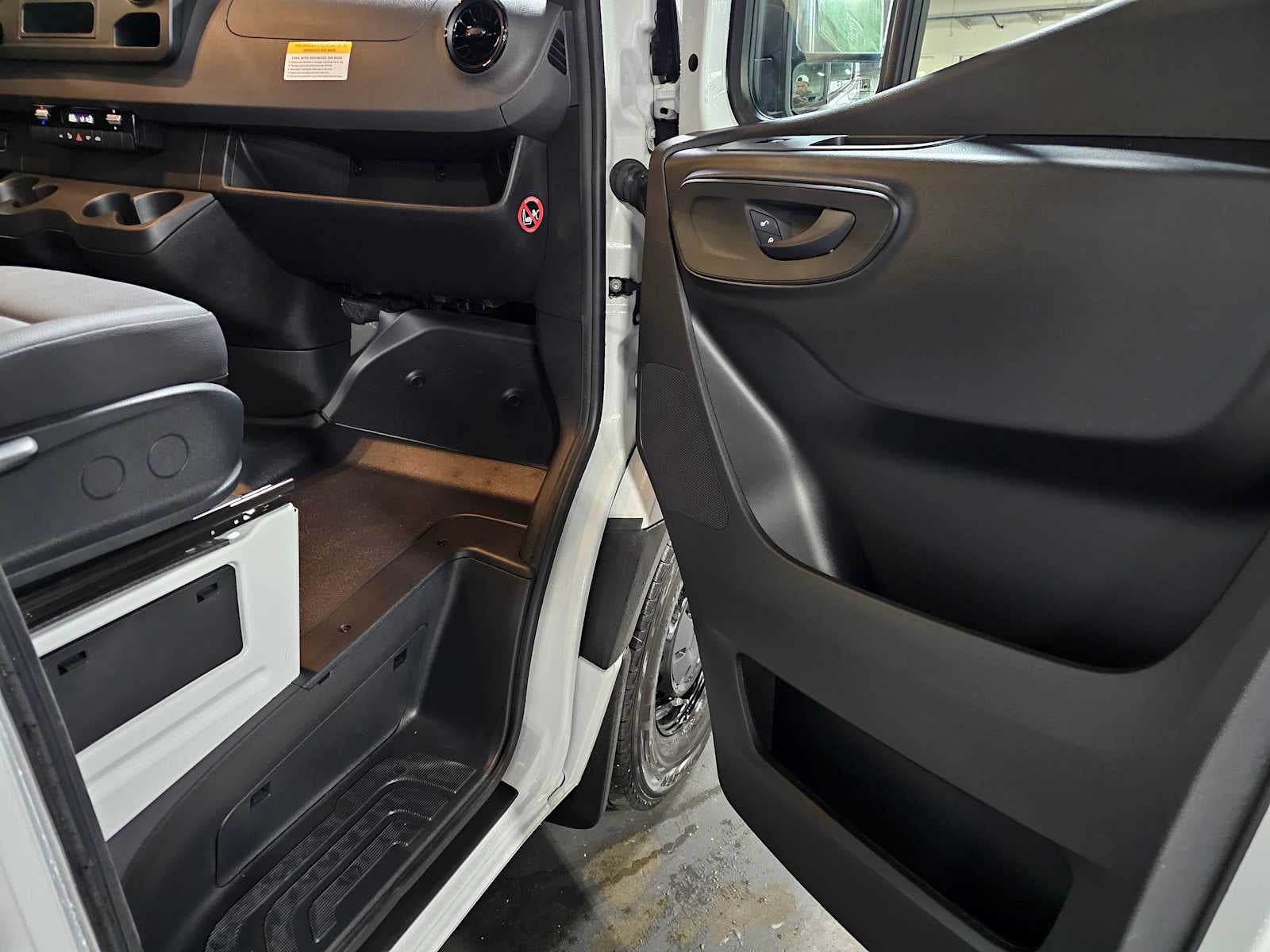 2025 Mercedes-Benz Sprinter Cargo Van 2500 High Roof I4 Diesel HO 170 RWD