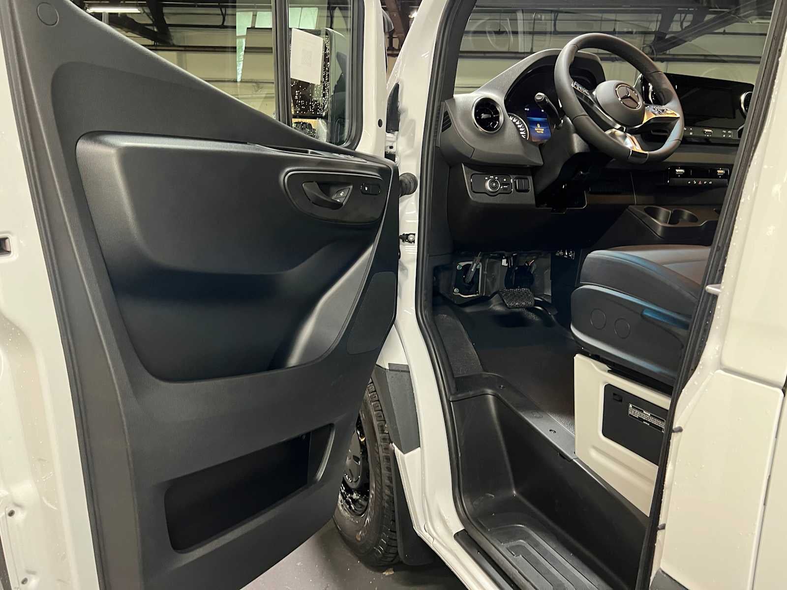 2026 Mercedes-Benz Sprinter 2500 High Roof I4 Diesel HO 170 RWD