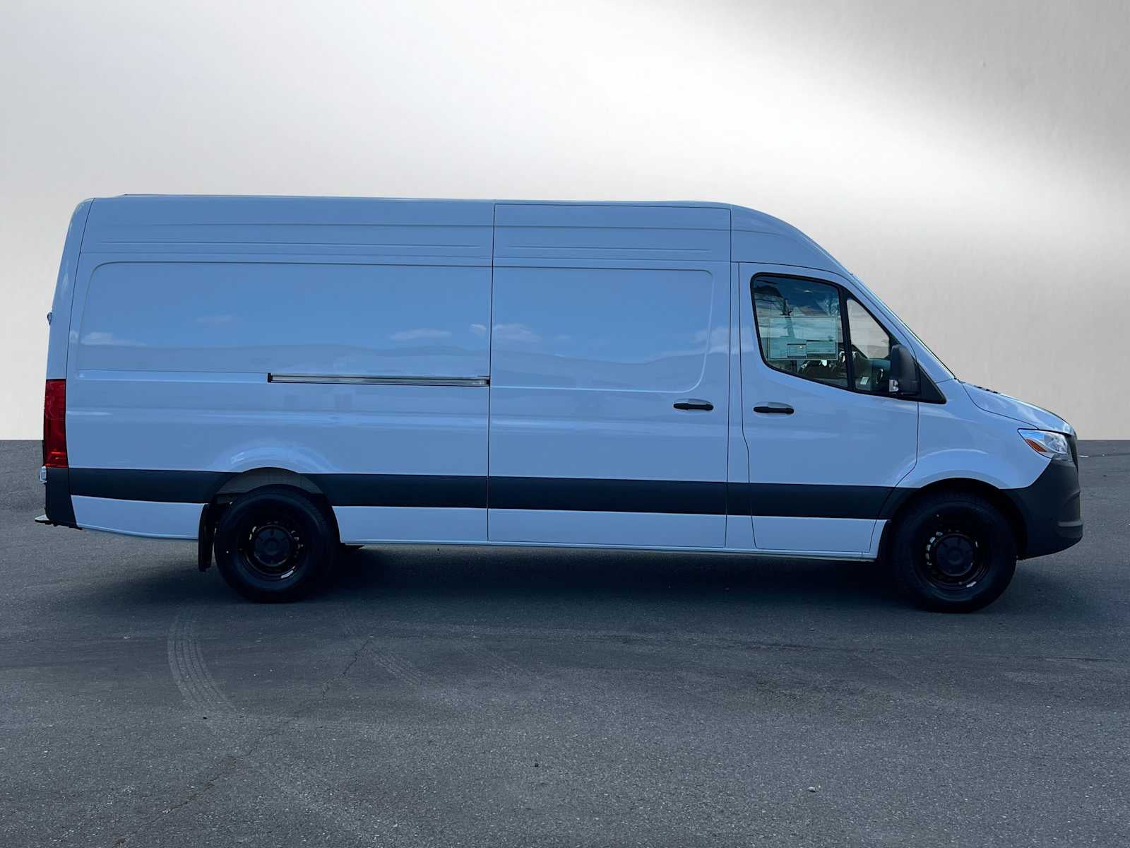 2026 Mercedes-Benz Sprinter 2500 High Roof I4 Diesel HO 170 RWD