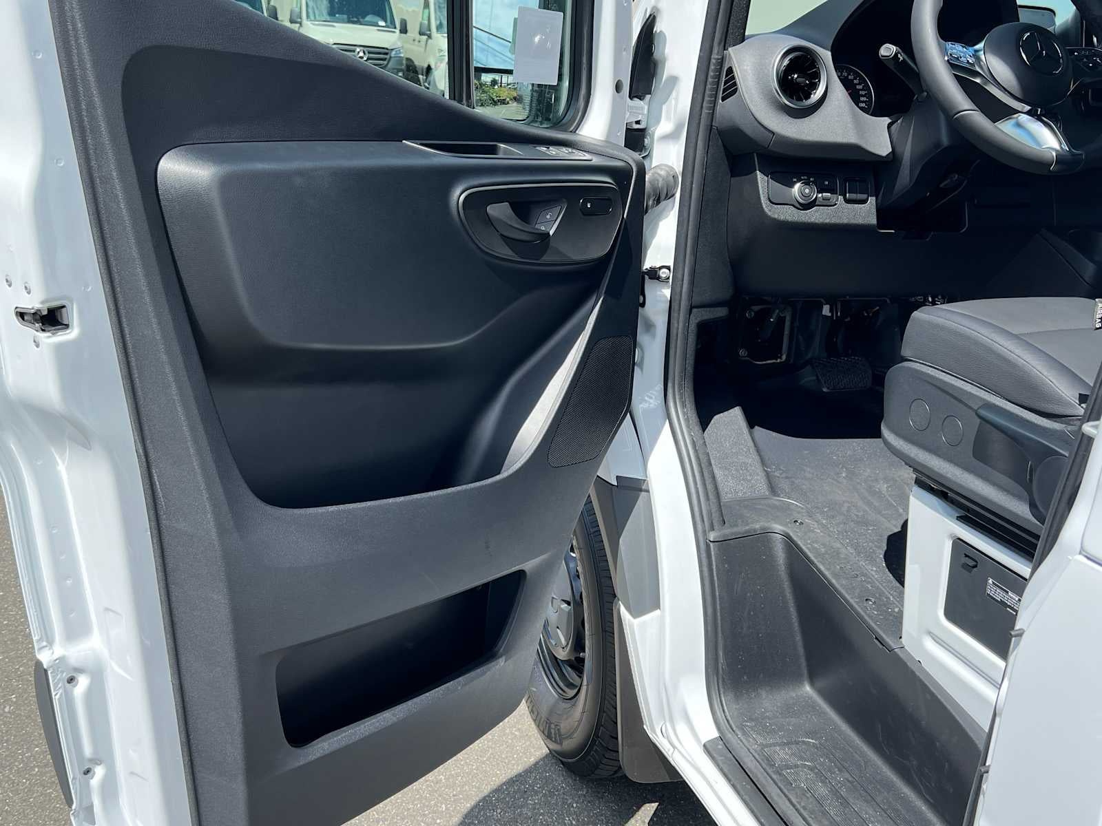 2026 Mercedes-Benz Sprinter 2500 High Roof I4 Diesel HO 170 RWD