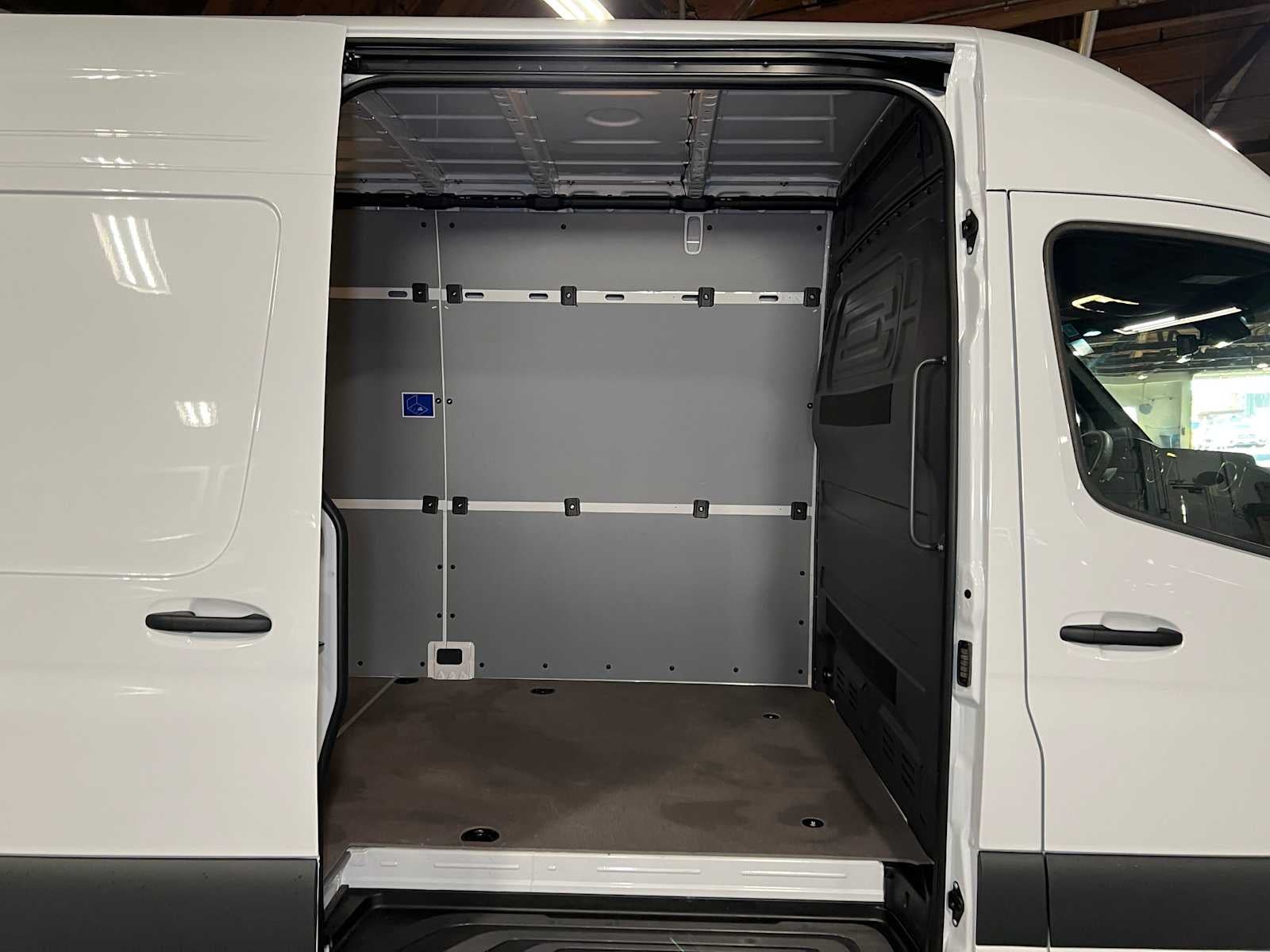2026 Mercedes-Benz Sprinter 2500 High Roof I4 Diesel HO 170 RWD