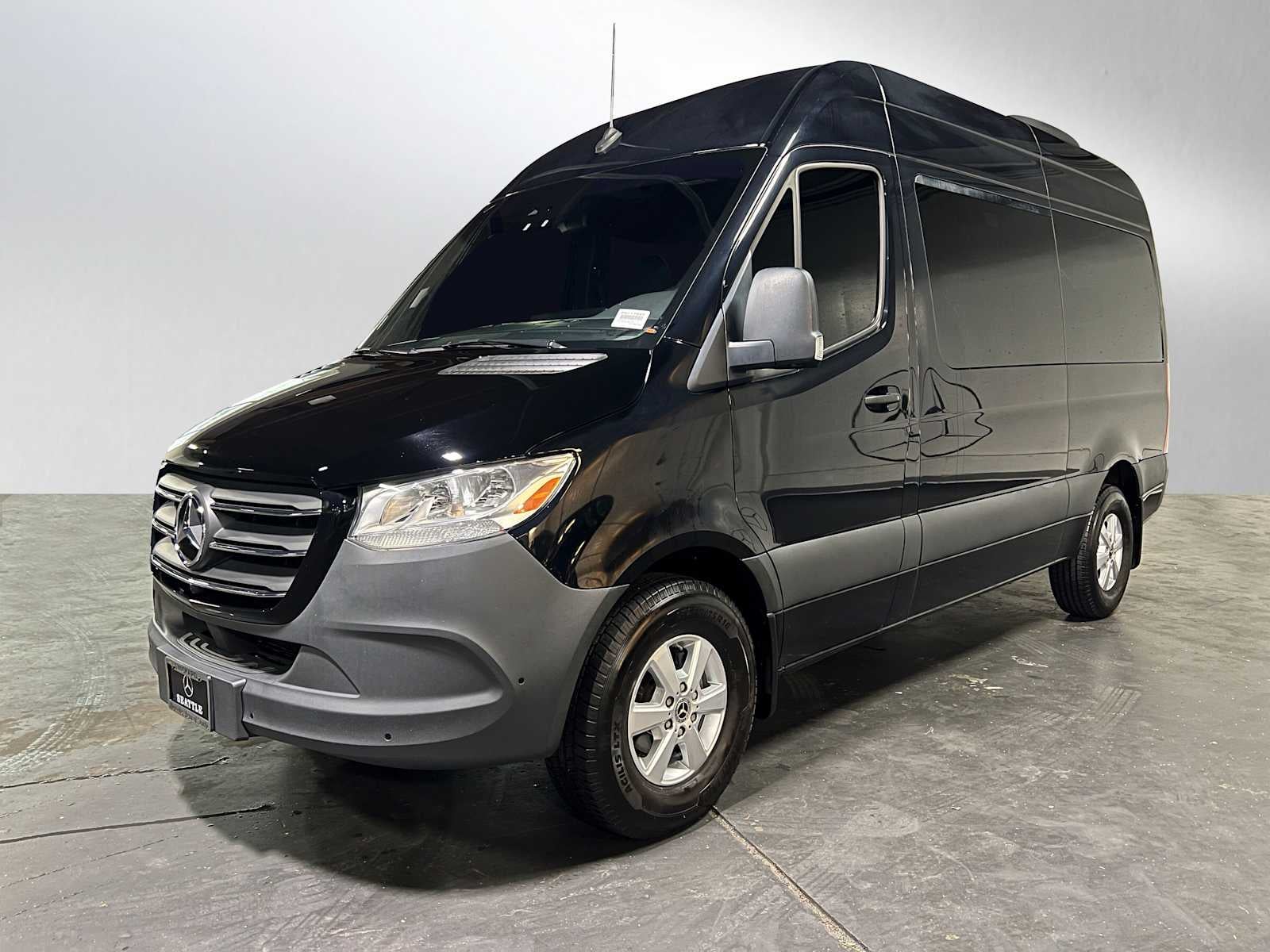 2022 Mercedes-Benz Sprinter Passenger Van 2500 Standard Roof V6 144 RWD