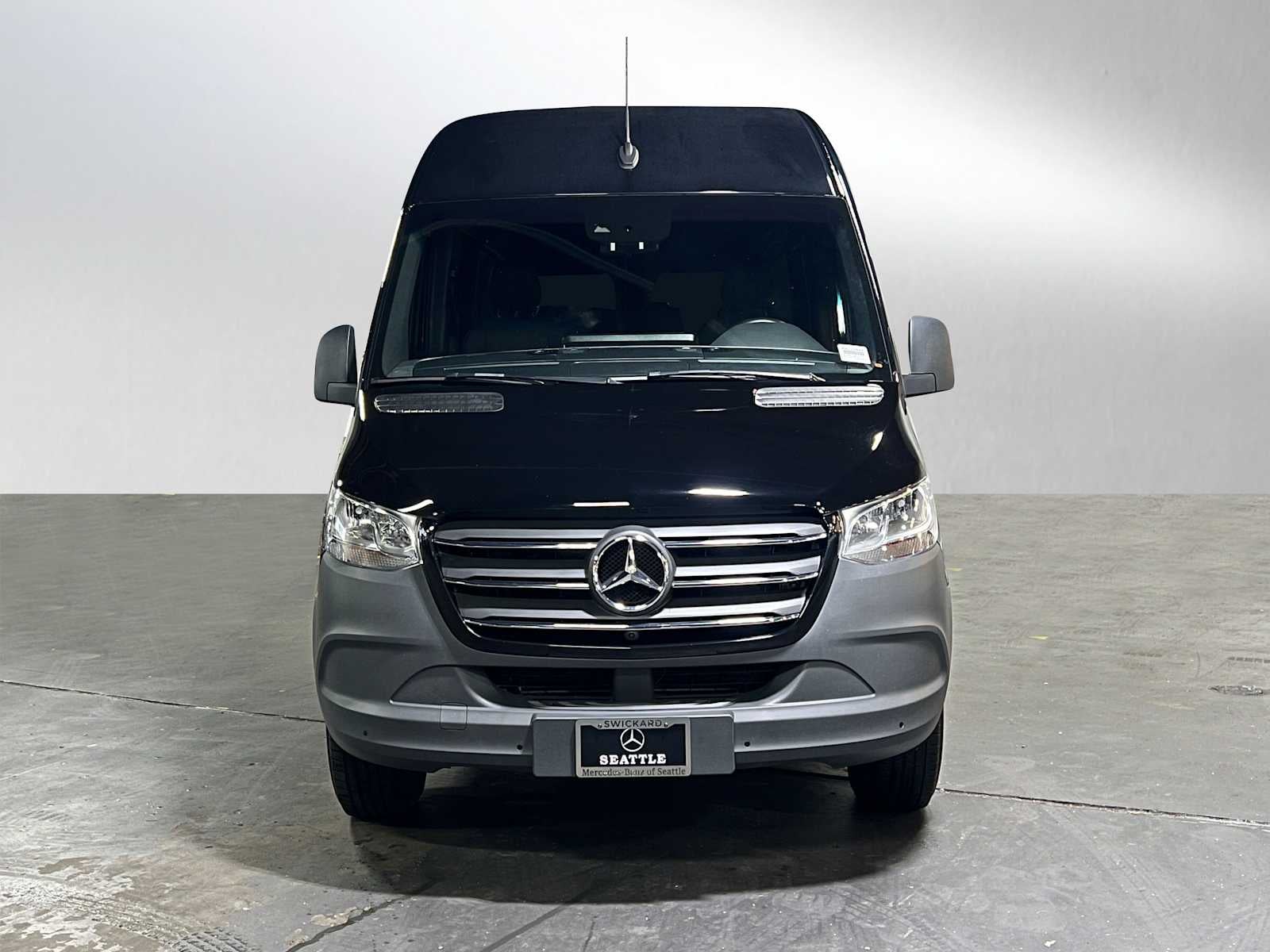 2022 Mercedes-Benz Sprinter Passenger Van 2500 Standard Roof V6 144 RWD
