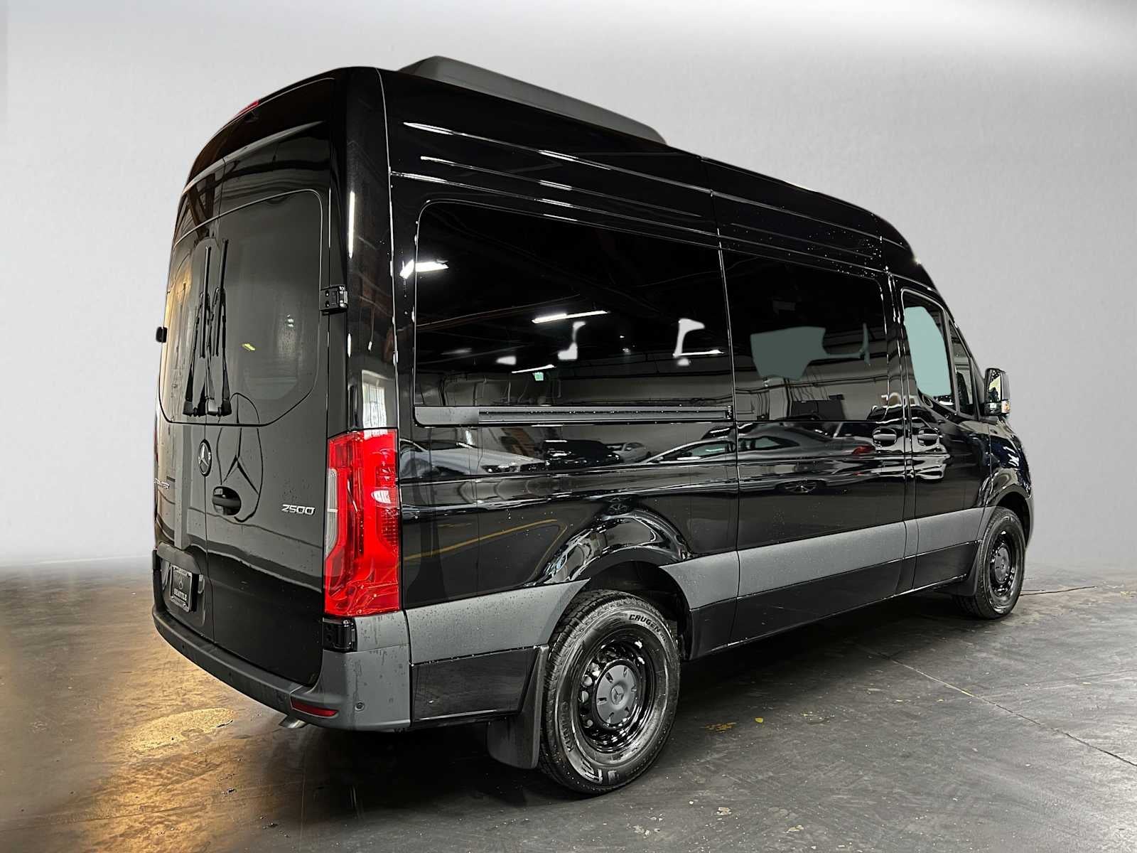 2025 Mercedes-Benz Sprinter Passenger Van 2500 Standard Roof I4 Diesel 144 RWD