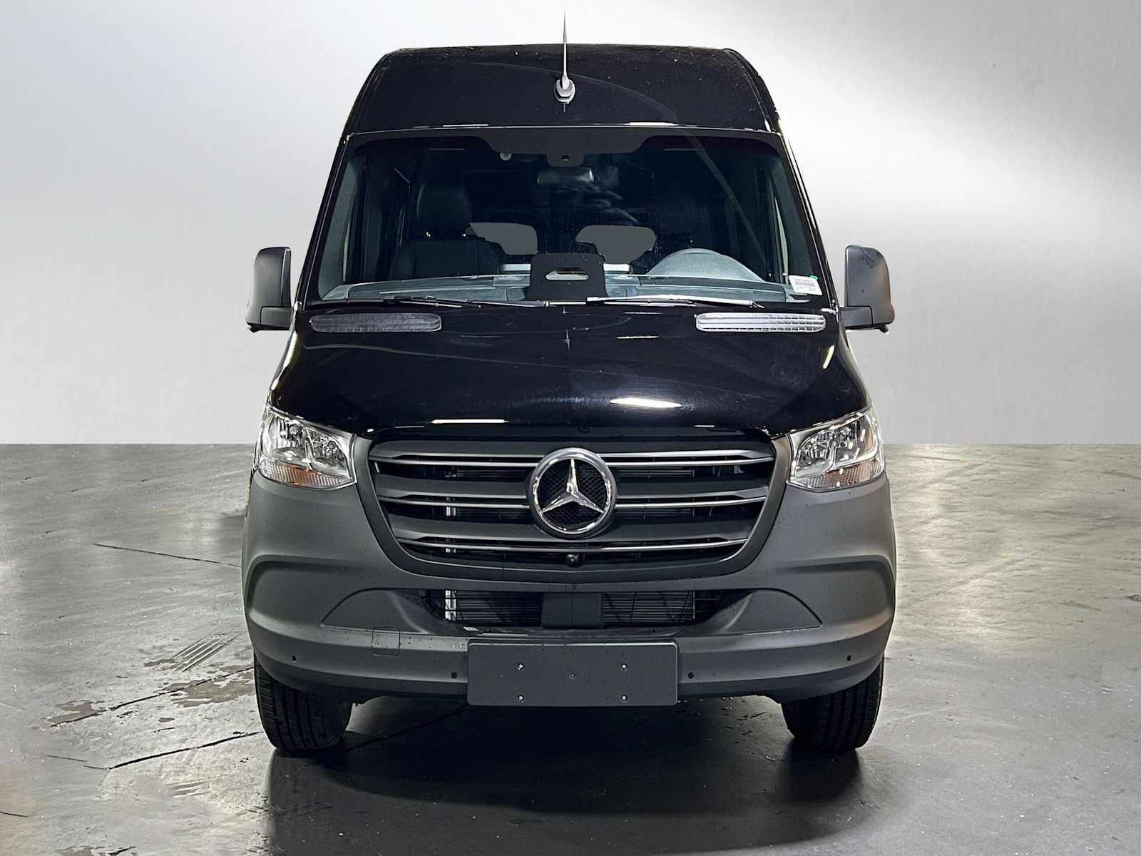 2025 Mercedes-Benz Sprinter Passenger Van 2500 Standard Roof I4 Diesel HO 144" RWD