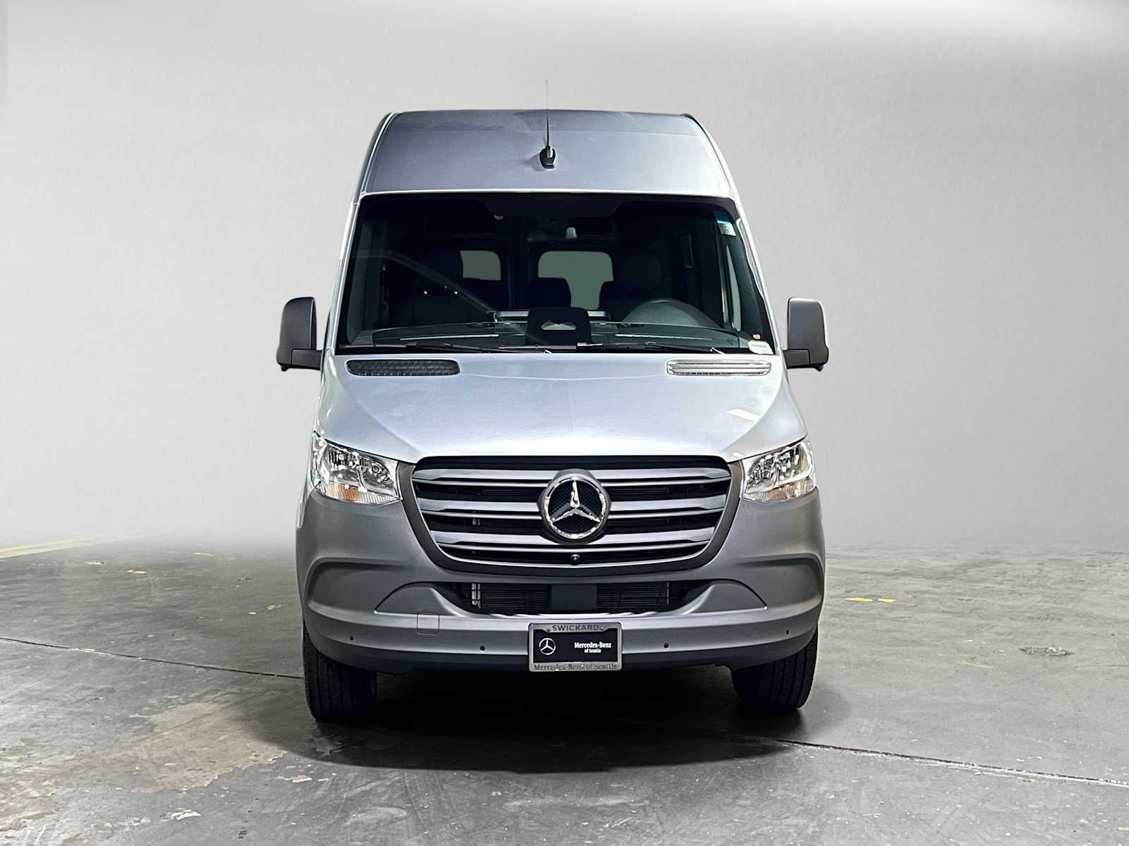 2025 Mercedes-Benz Sprinter Passenger Van 2500 Standard Roof I4 Diesel HO 144 RWD