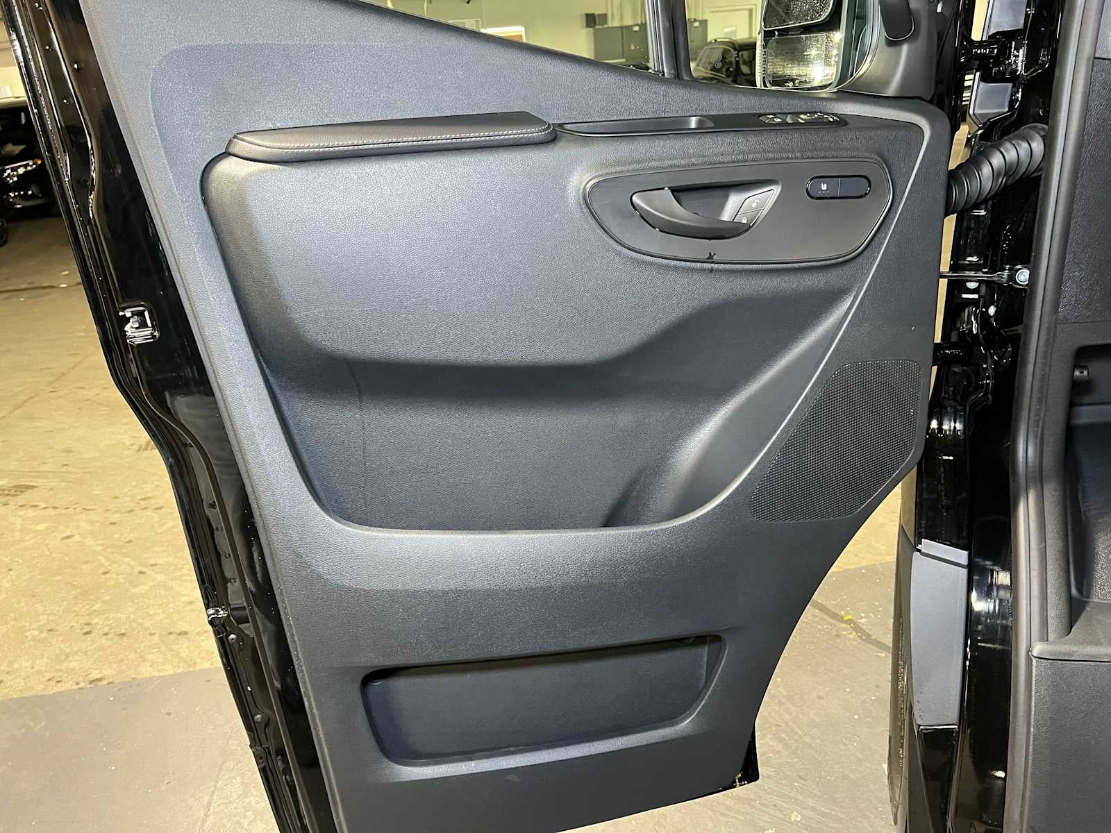 2025 Mercedes-Benz Sprinter Passenger Van 2500 Standard Roof I4 Diesel HO 144" RWD